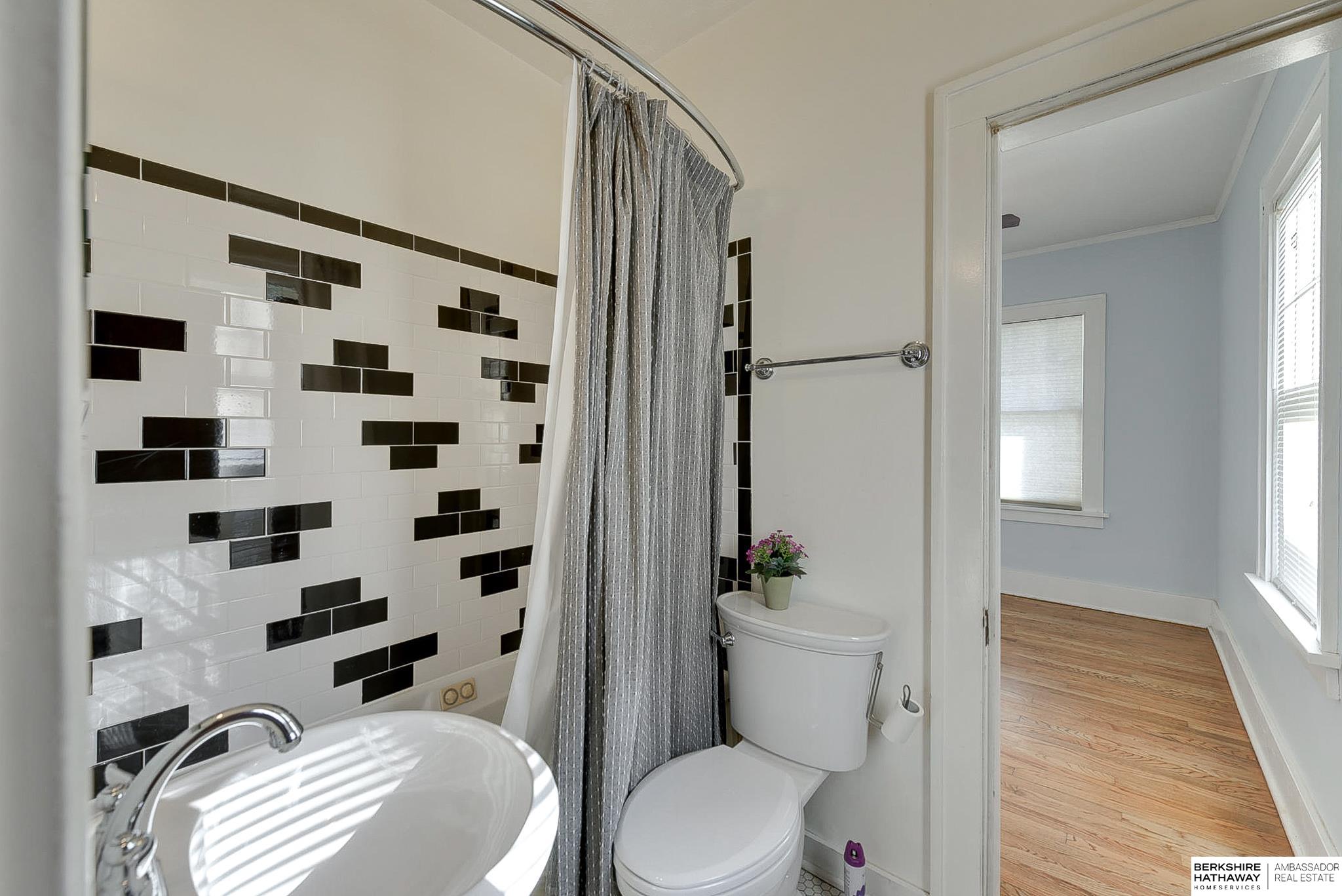 Omaha, Nebraska 68104, United States, 2 Bedrooms Bedrooms, ,2 BathroomsBathrooms,Residential,Pending,17669