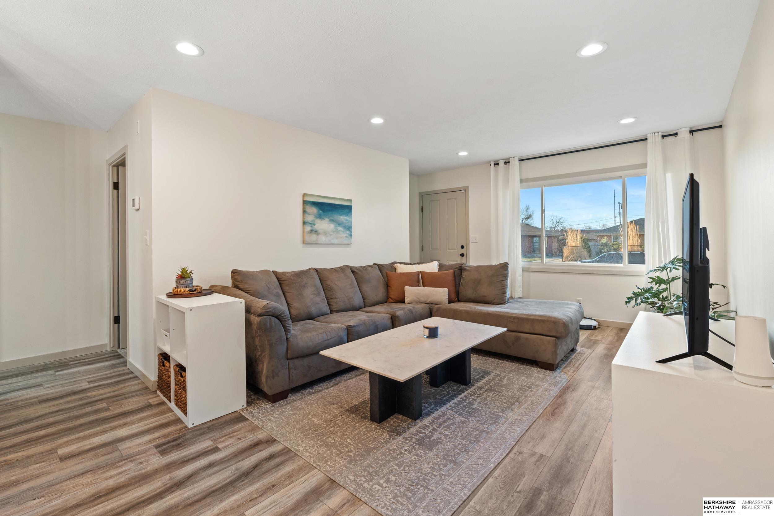 Lincoln, Nebraska 68507, United States, 3 Bedrooms Bedrooms, ,2 BathroomsBathrooms,Residential,Pending,91043