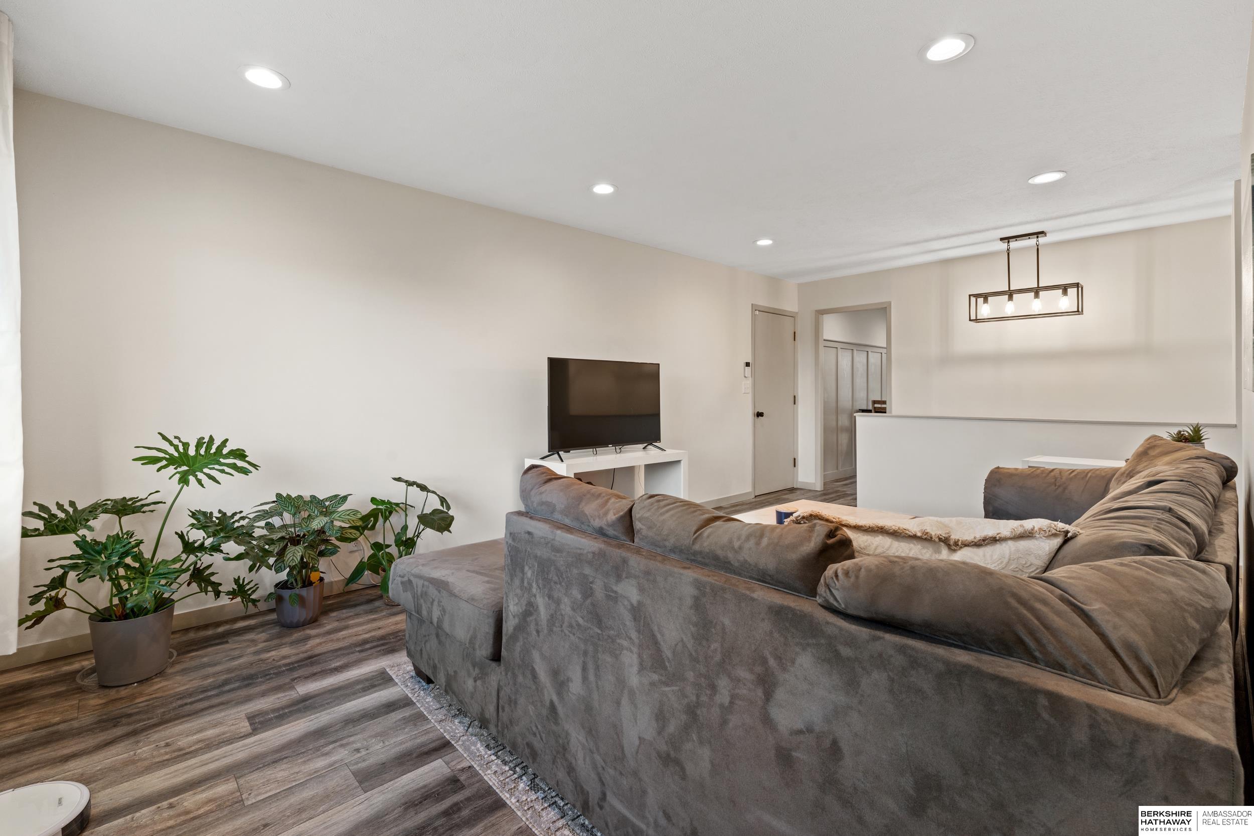 Lincoln, Nebraska 68507, United States, 3 Bedrooms Bedrooms, ,2 BathroomsBathrooms,Residential,Pending,91043