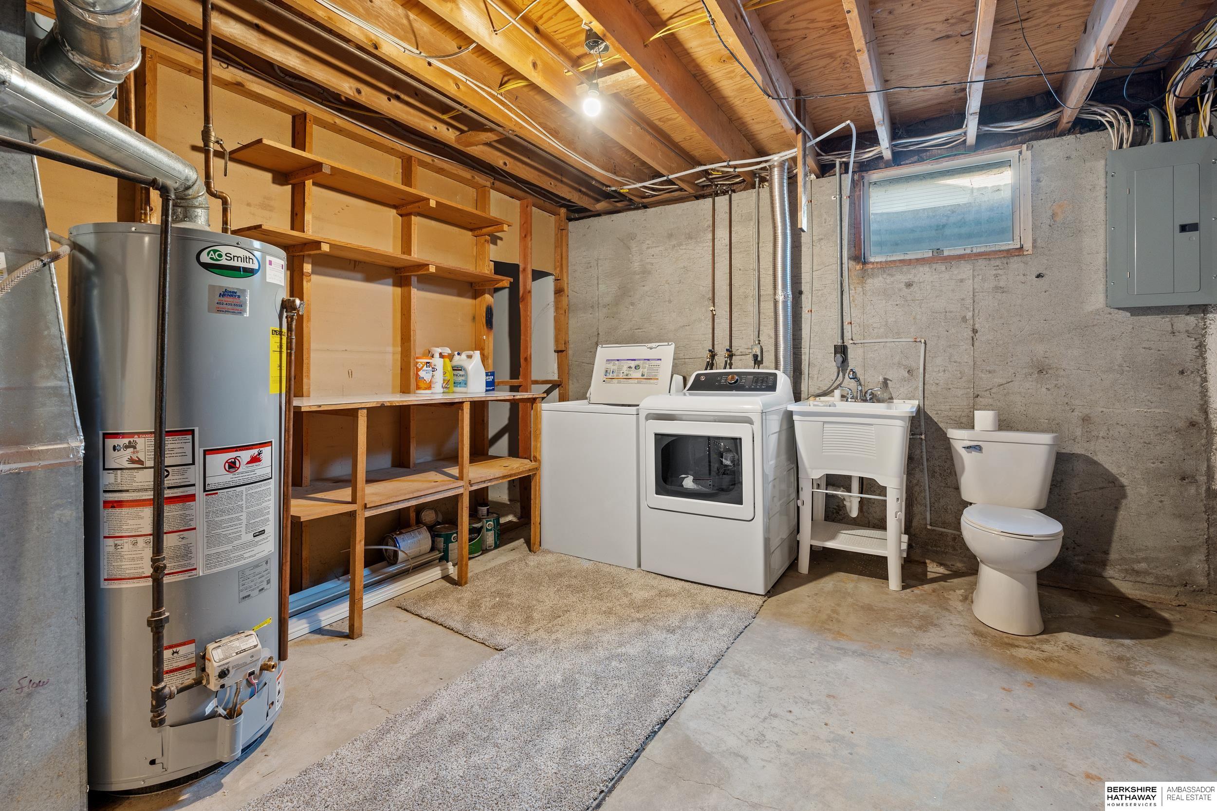 Lincoln, Nebraska 68507, United States, 3 Bedrooms Bedrooms, ,2 BathroomsBathrooms,Residential,Pending,91043