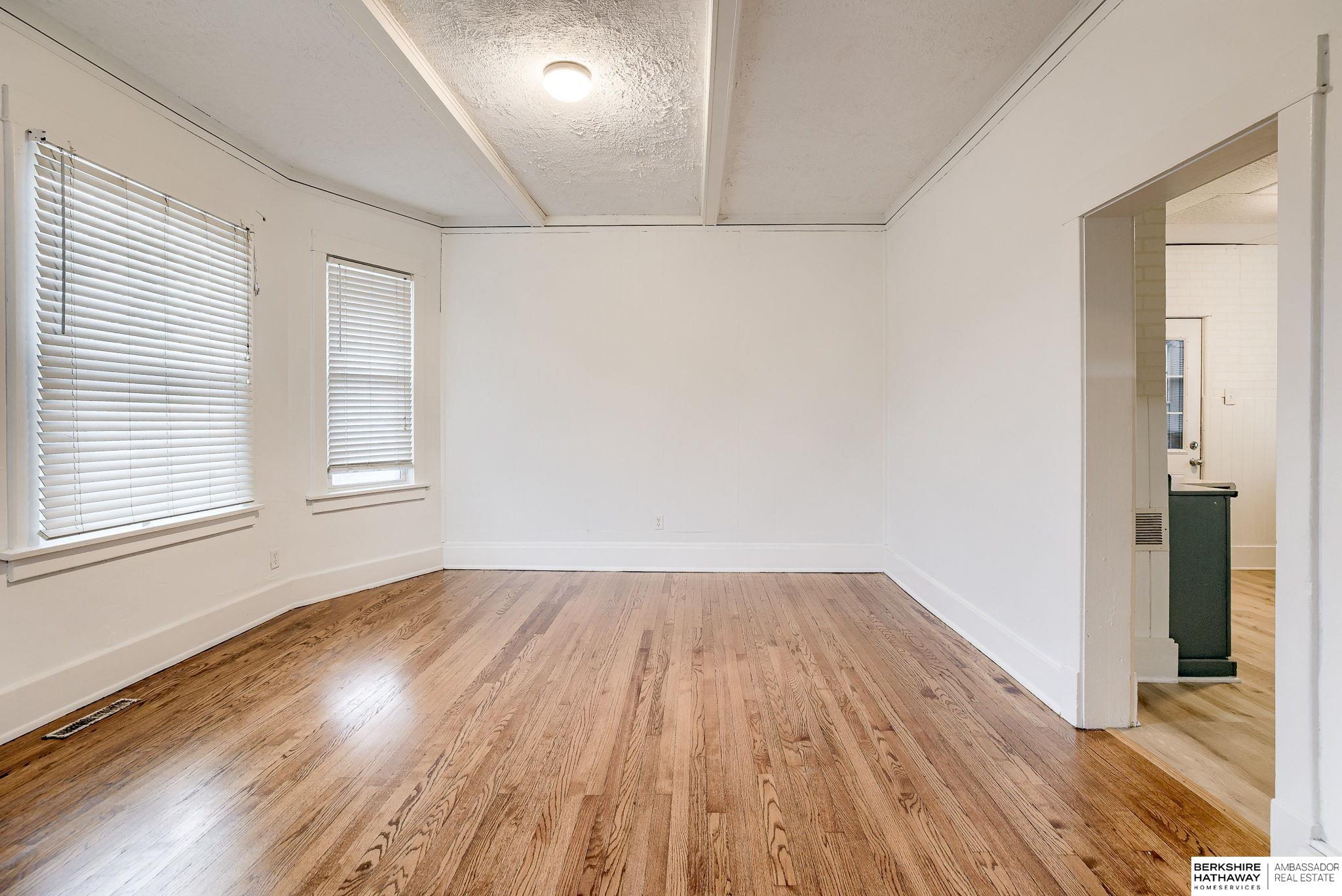 Omaha, Nebraska 68105, United States, 3 Bedrooms Bedrooms, ,1 BathroomBathrooms,Residential,Pending,20141