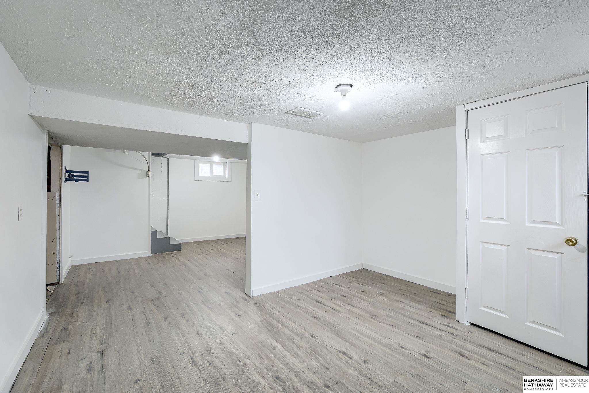 Omaha, Nebraska 68105, United States, 3 Bedrooms Bedrooms, ,1 BathroomBathrooms,Residential,Pending,20141