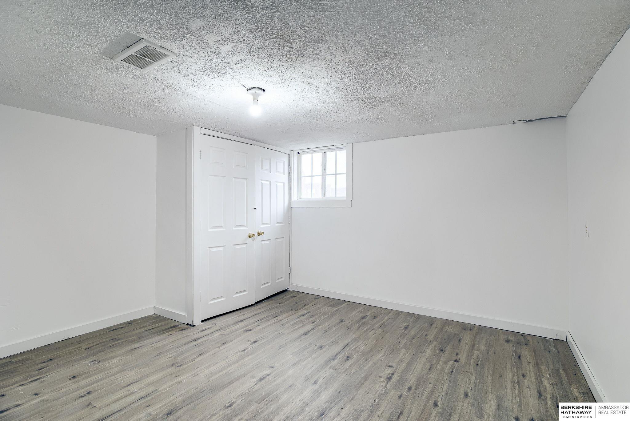 Omaha, Nebraska 68105, United States, 3 Bedrooms Bedrooms, ,1 BathroomBathrooms,Residential,Pending,20141