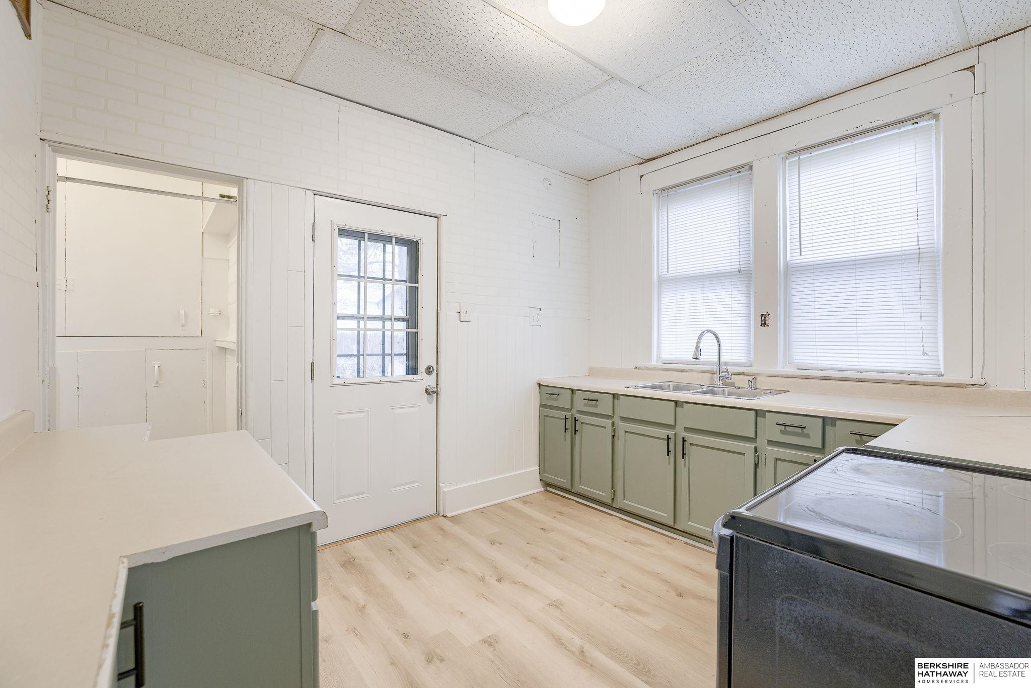 Omaha, Nebraska 68105, United States, 3 Bedrooms Bedrooms, ,1 BathroomBathrooms,Residential,Pending,20141