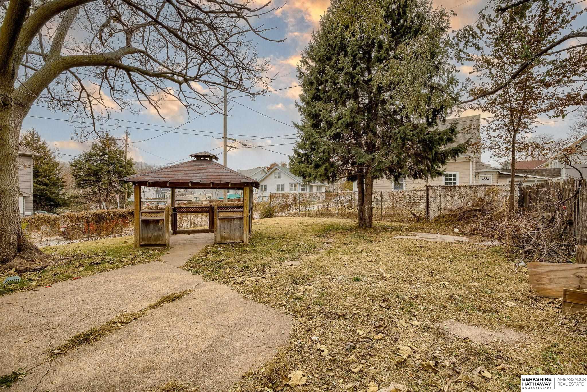 Omaha, Nebraska 68105, United States, 3 Bedrooms Bedrooms, ,1 BathroomBathrooms,Residential,Pending,20141