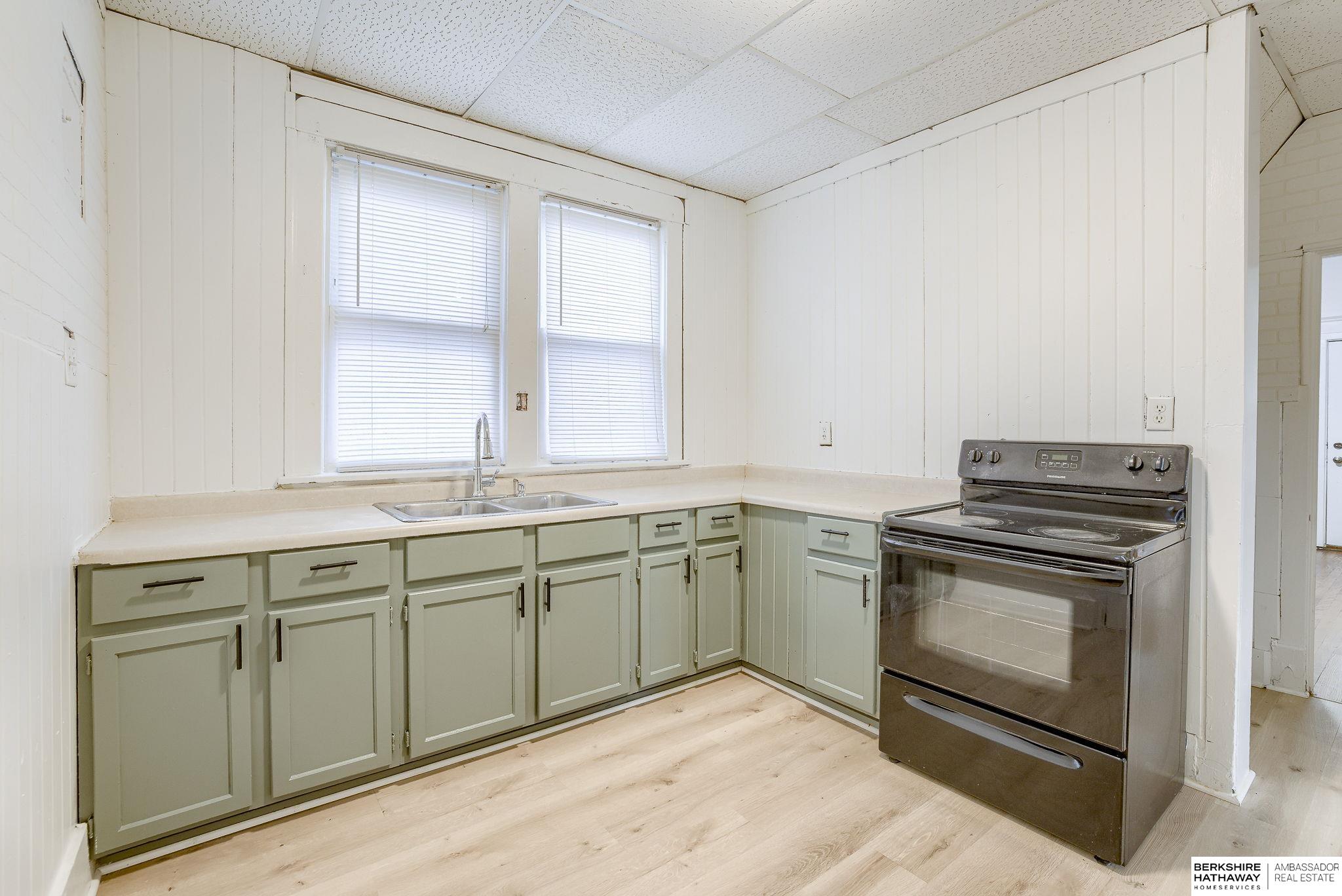 Omaha, Nebraska 68105, United States, 3 Bedrooms Bedrooms, ,1 BathroomBathrooms,Residential,Pending,20141