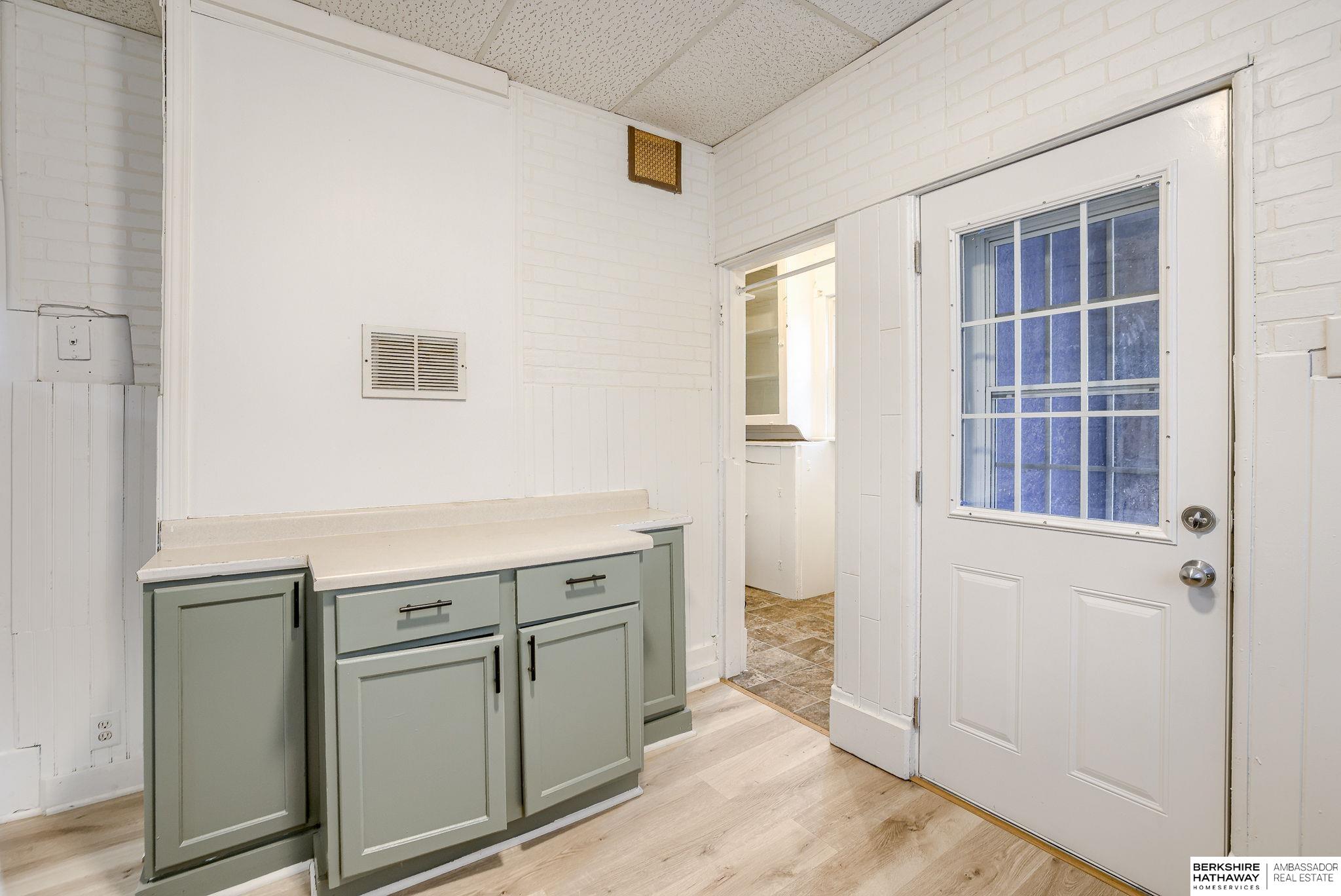 Omaha, Nebraska 68105, United States, 3 Bedrooms Bedrooms, ,1 BathroomBathrooms,Residential,Pending,20141