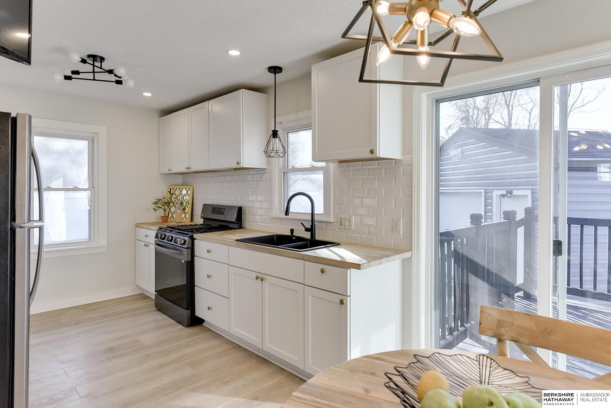 Omaha, Nebraska 68111, United States, 3 Bedrooms Bedrooms, ,1 BathroomBathrooms,Residential,Pending,23004