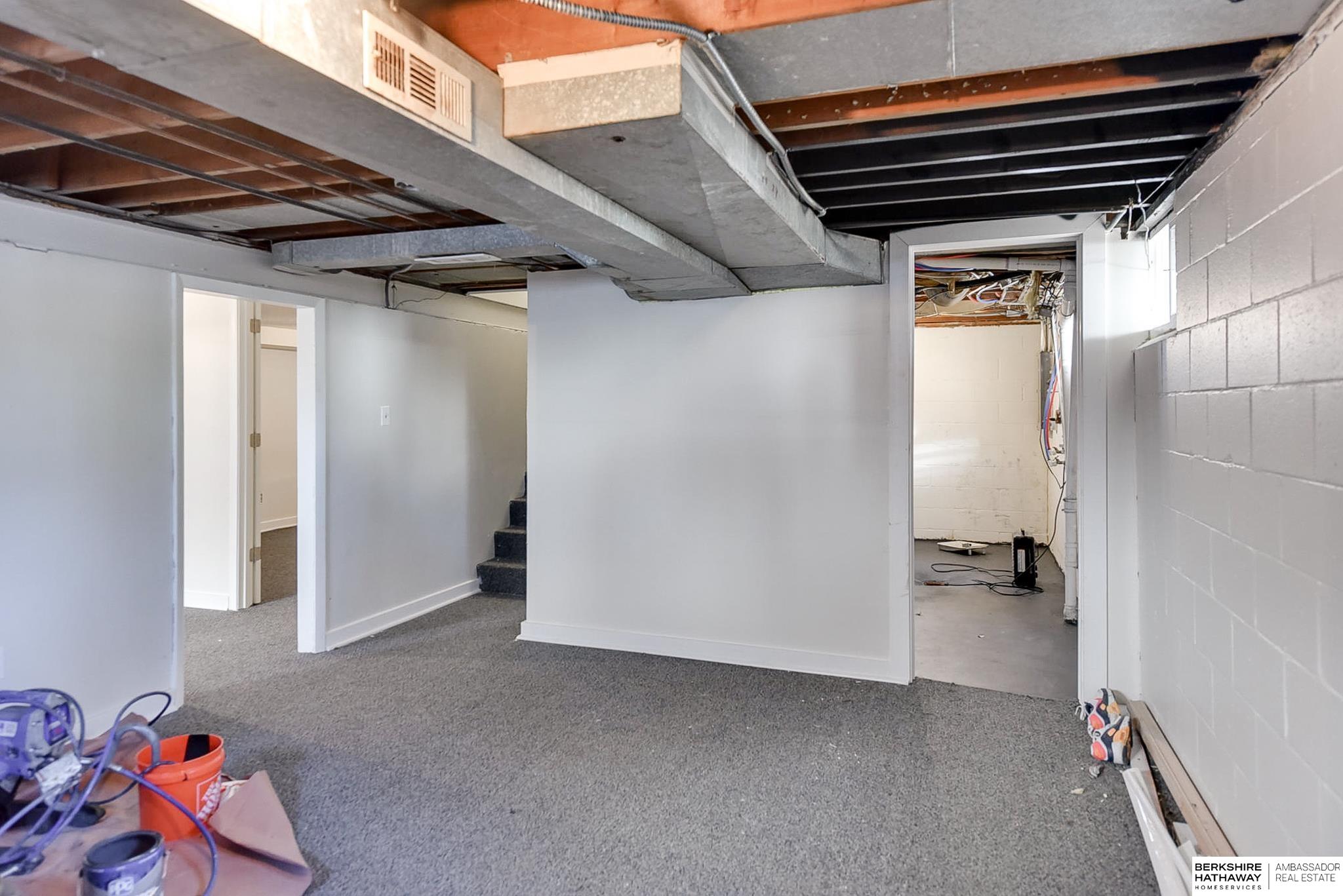 Omaha, Nebraska 68111, United States, 3 Bedrooms Bedrooms, ,1 BathroomBathrooms,Residential,Pending,23004