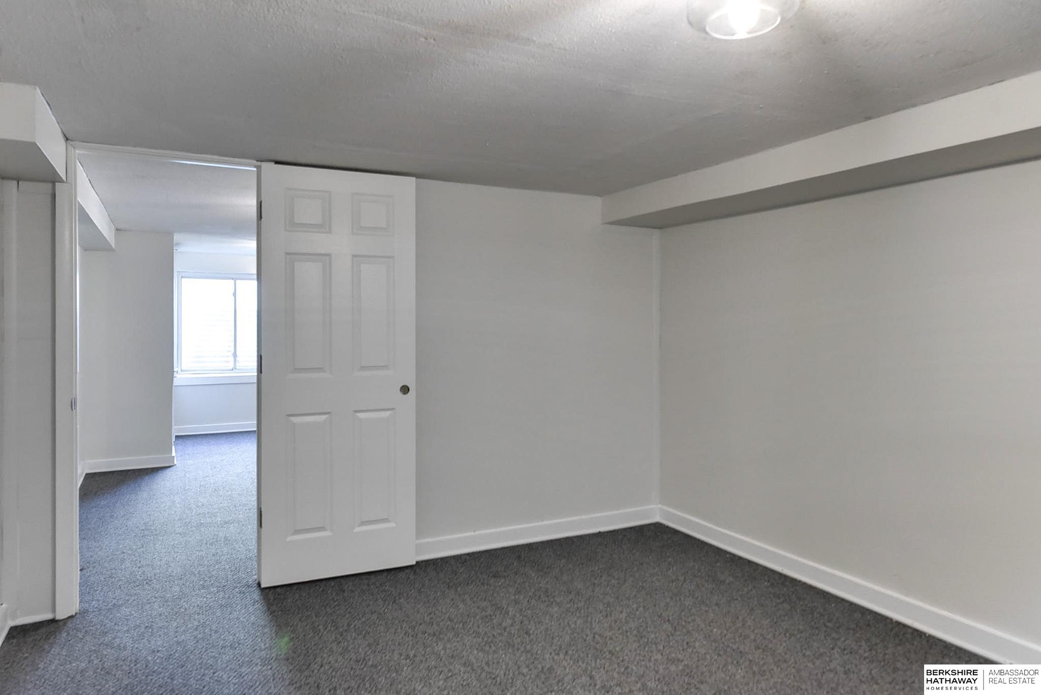 Omaha, Nebraska 68111, United States, 3 Bedrooms Bedrooms, ,1 BathroomBathrooms,Residential,Pending,23004