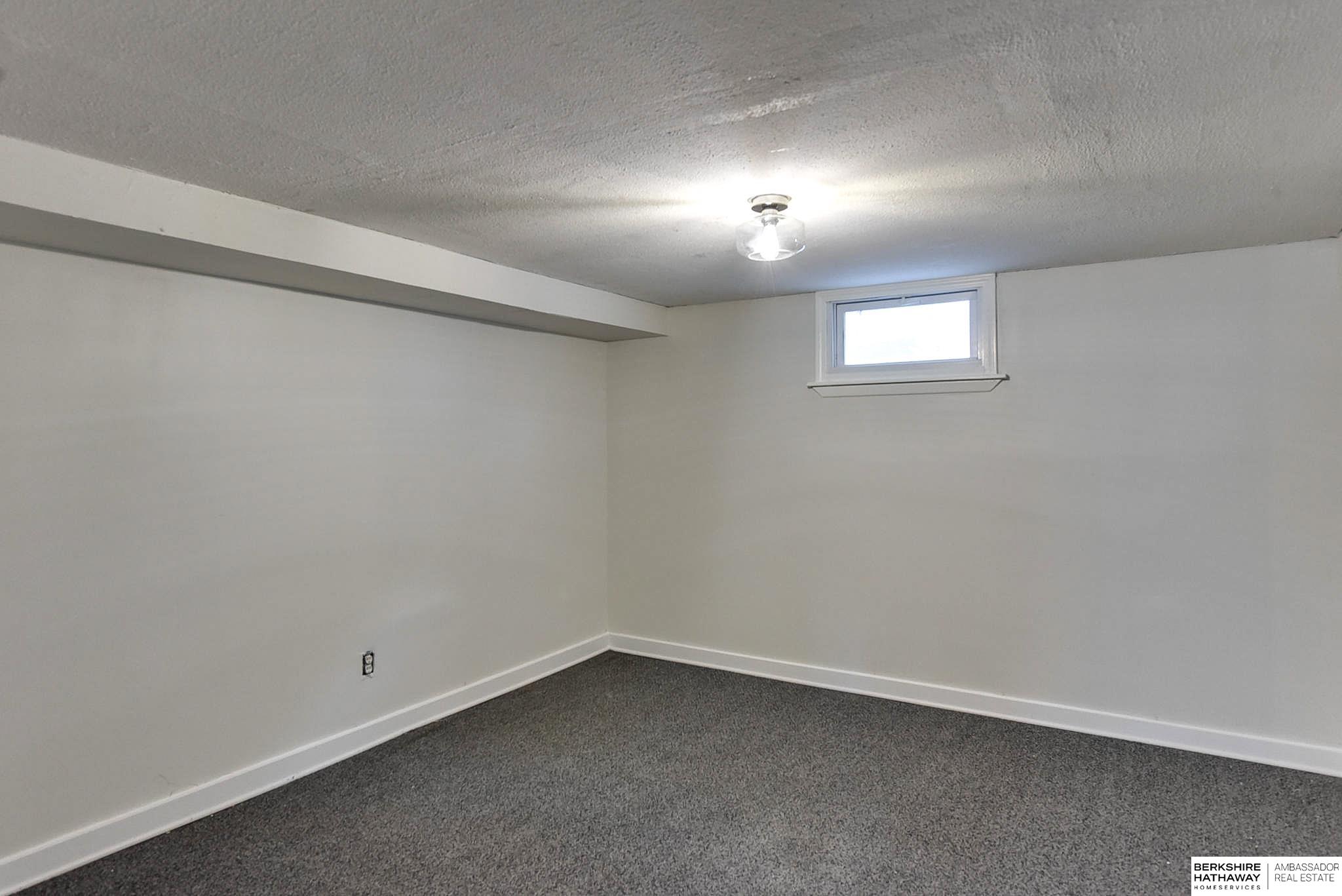 Omaha, Nebraska 68111, United States, 3 Bedrooms Bedrooms, ,1 BathroomBathrooms,Residential,Pending,23004