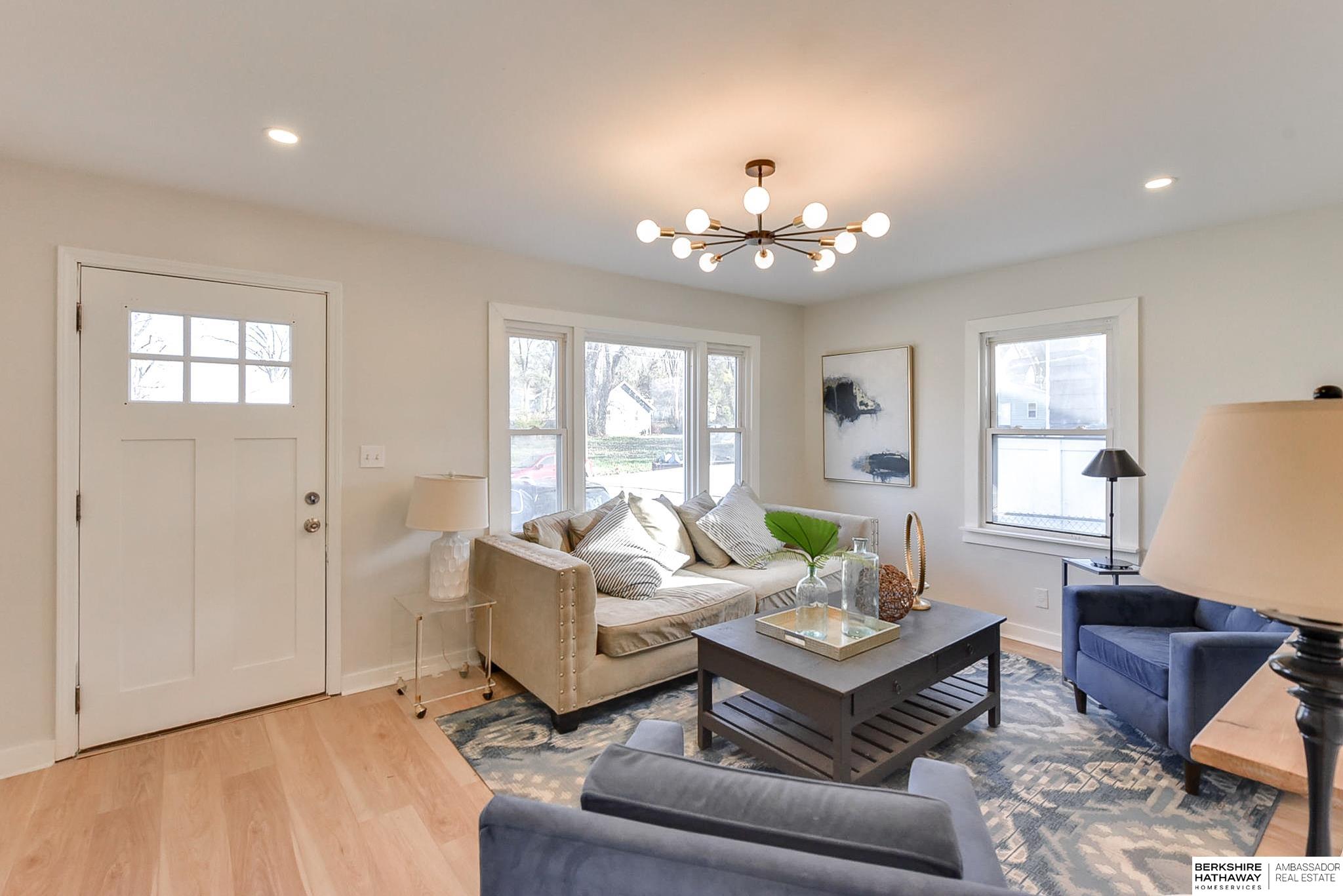 Omaha, Nebraska 68111, United States, 3 Bedrooms Bedrooms, ,1 BathroomBathrooms,Residential,Pending,23004