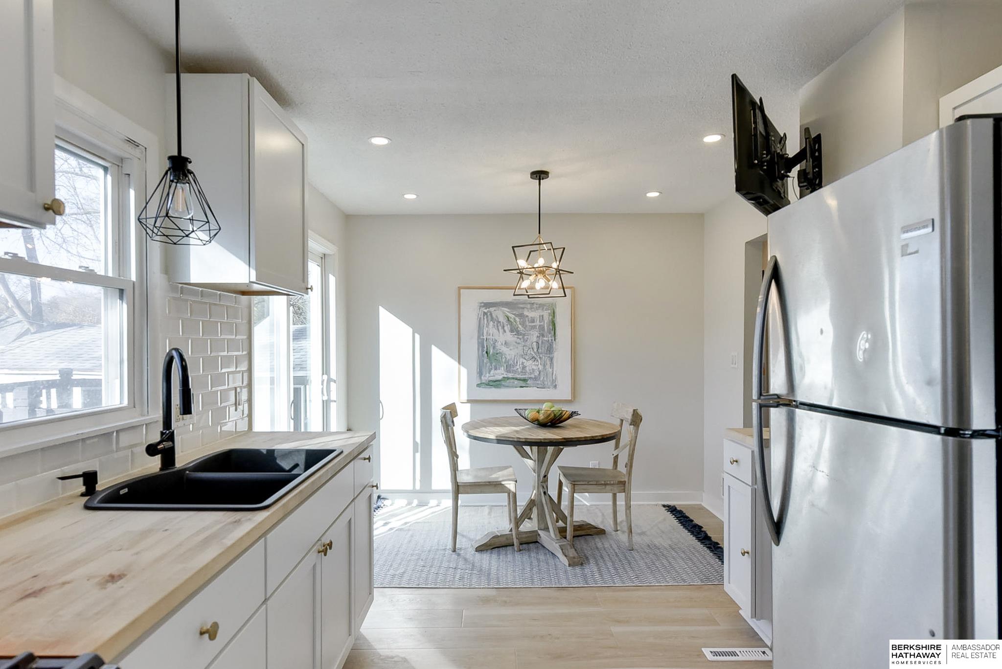 Omaha, Nebraska 68111, United States, 3 Bedrooms Bedrooms, ,1 BathroomBathrooms,Residential,Pending,23004