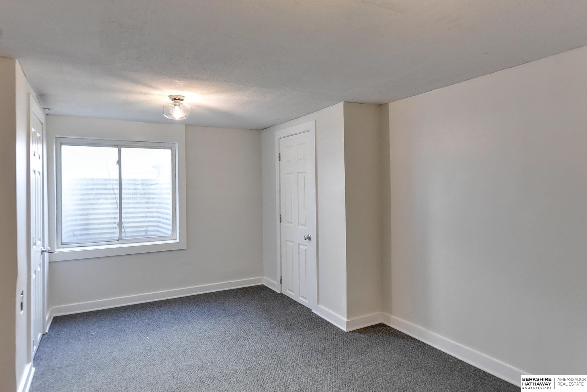 Omaha, Nebraska 68111, United States, 3 Bedrooms Bedrooms, ,1 BathroomBathrooms,Residential,Pending,23004