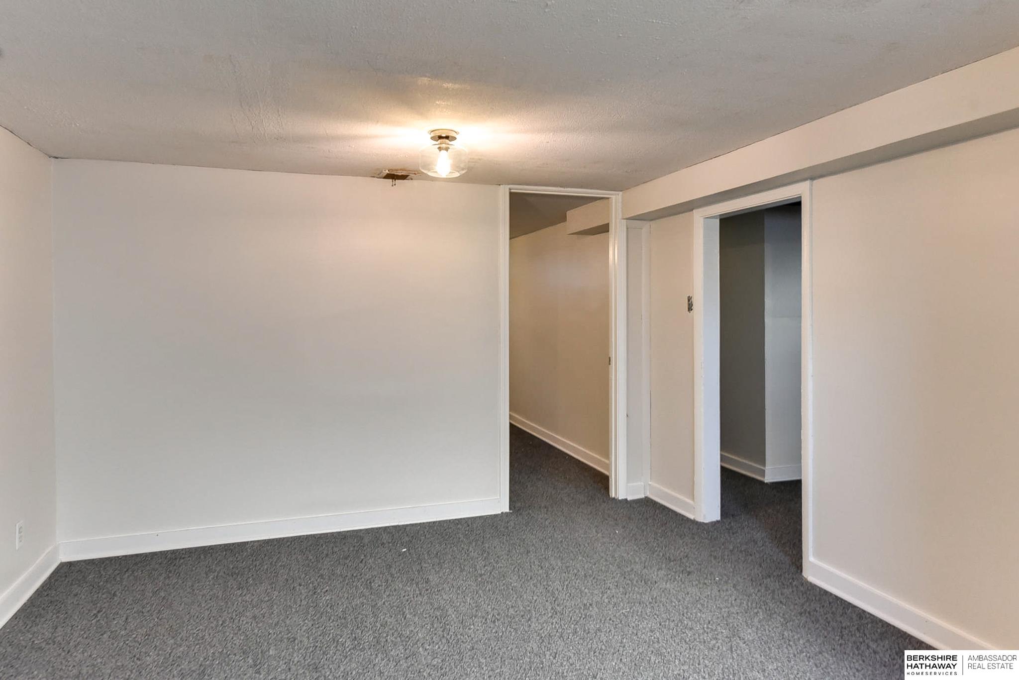 Omaha, Nebraska 68111, United States, 3 Bedrooms Bedrooms, ,1 BathroomBathrooms,Residential,Pending,23004