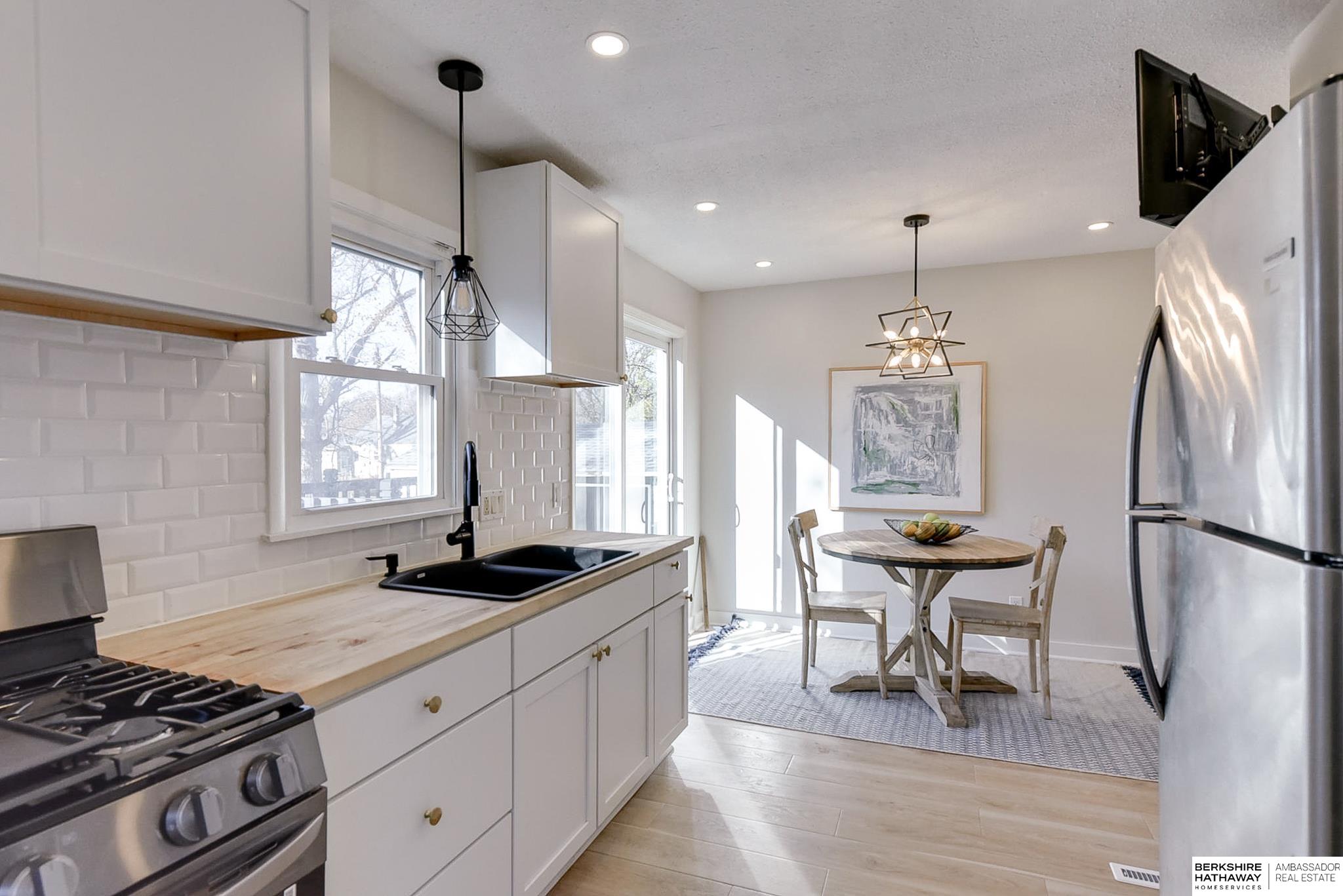 Omaha, Nebraska 68111, United States, 3 Bedrooms Bedrooms, ,1 BathroomBathrooms,Residential,Pending,23004