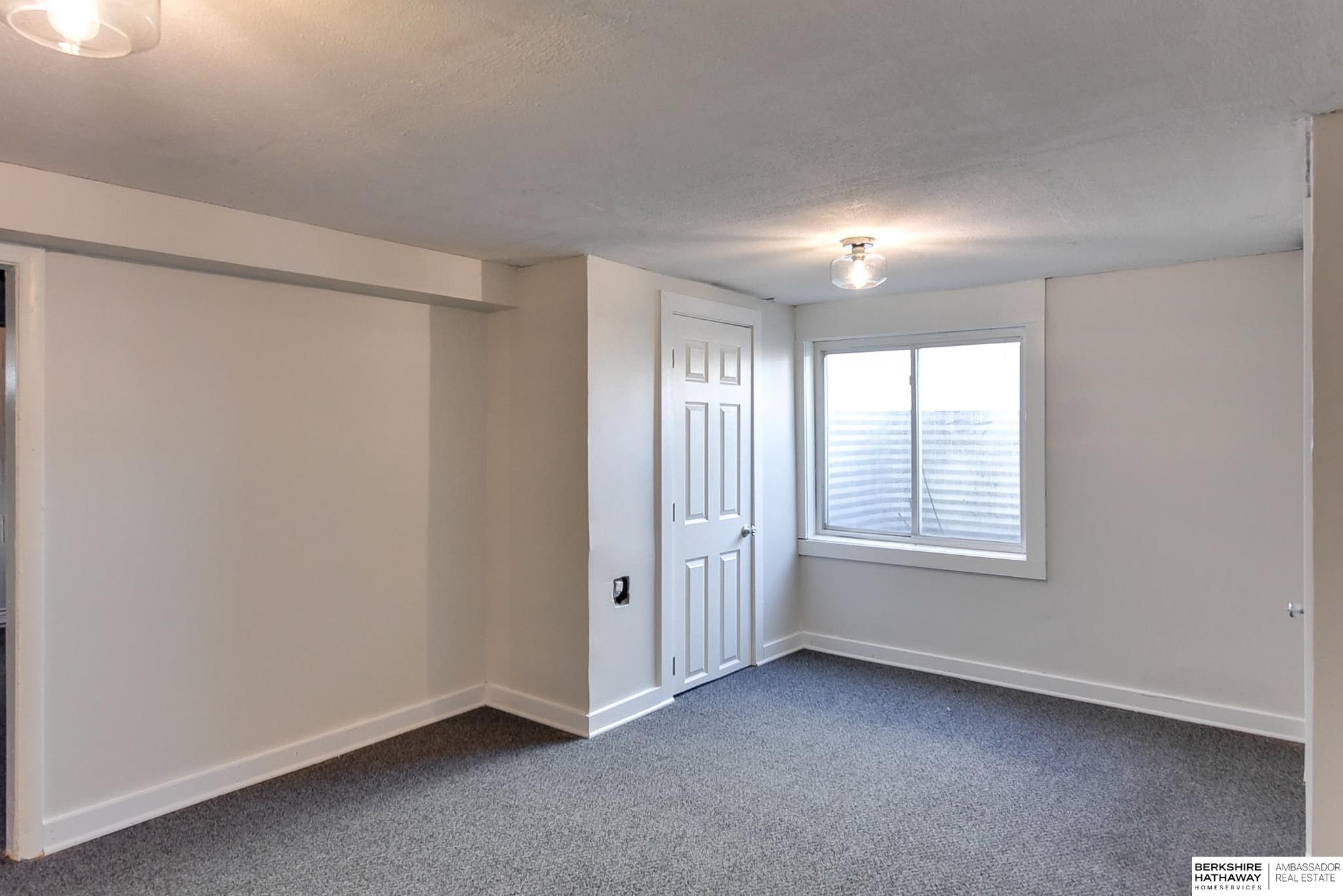 Omaha, Nebraska 68111, United States, 3 Bedrooms Bedrooms, ,1 BathroomBathrooms,Residential,Pending,23004