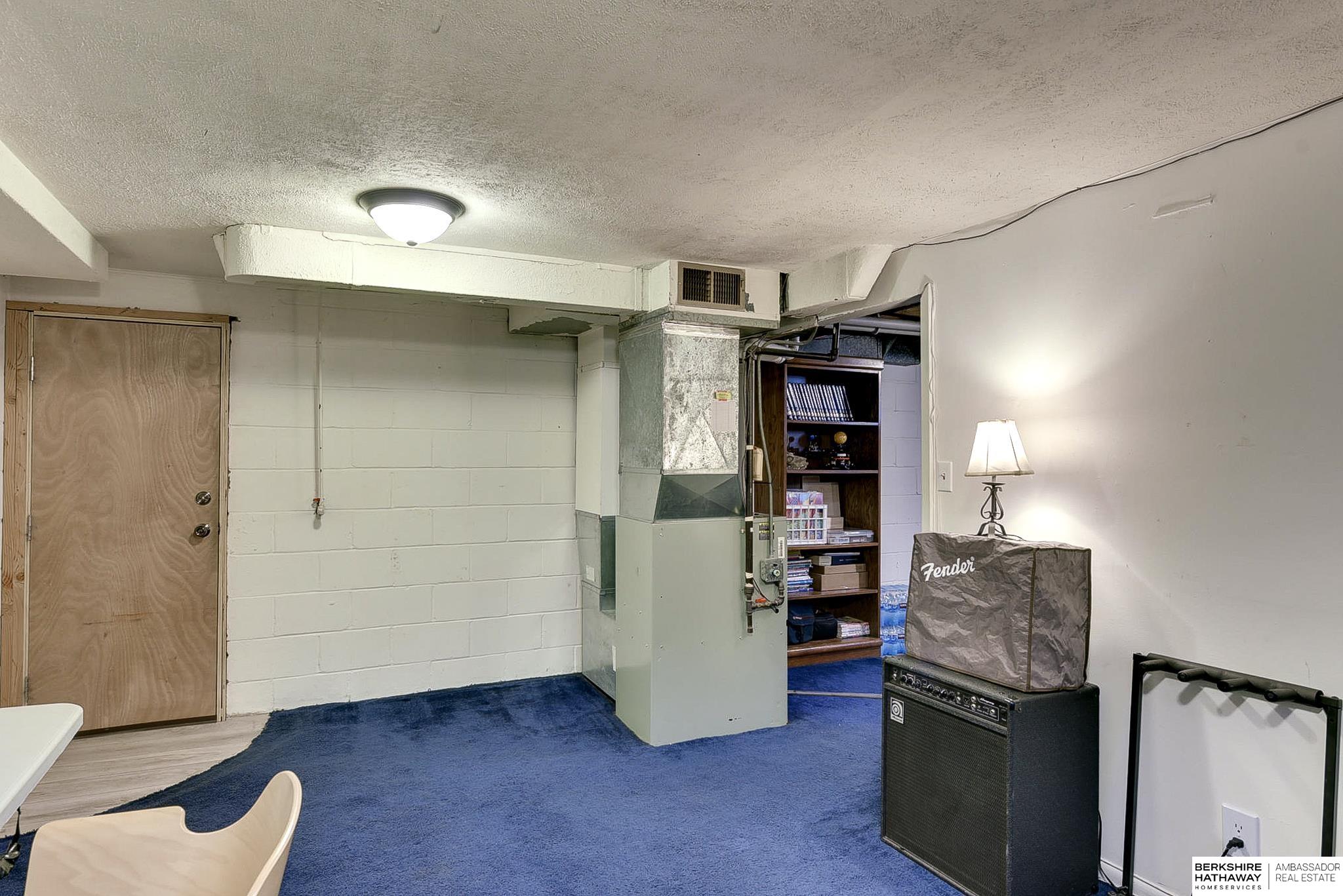 Omaha, Nebraska 68104, United States, 2 Bedrooms Bedrooms, ,1 BathroomBathrooms,Residential,Pending,94871