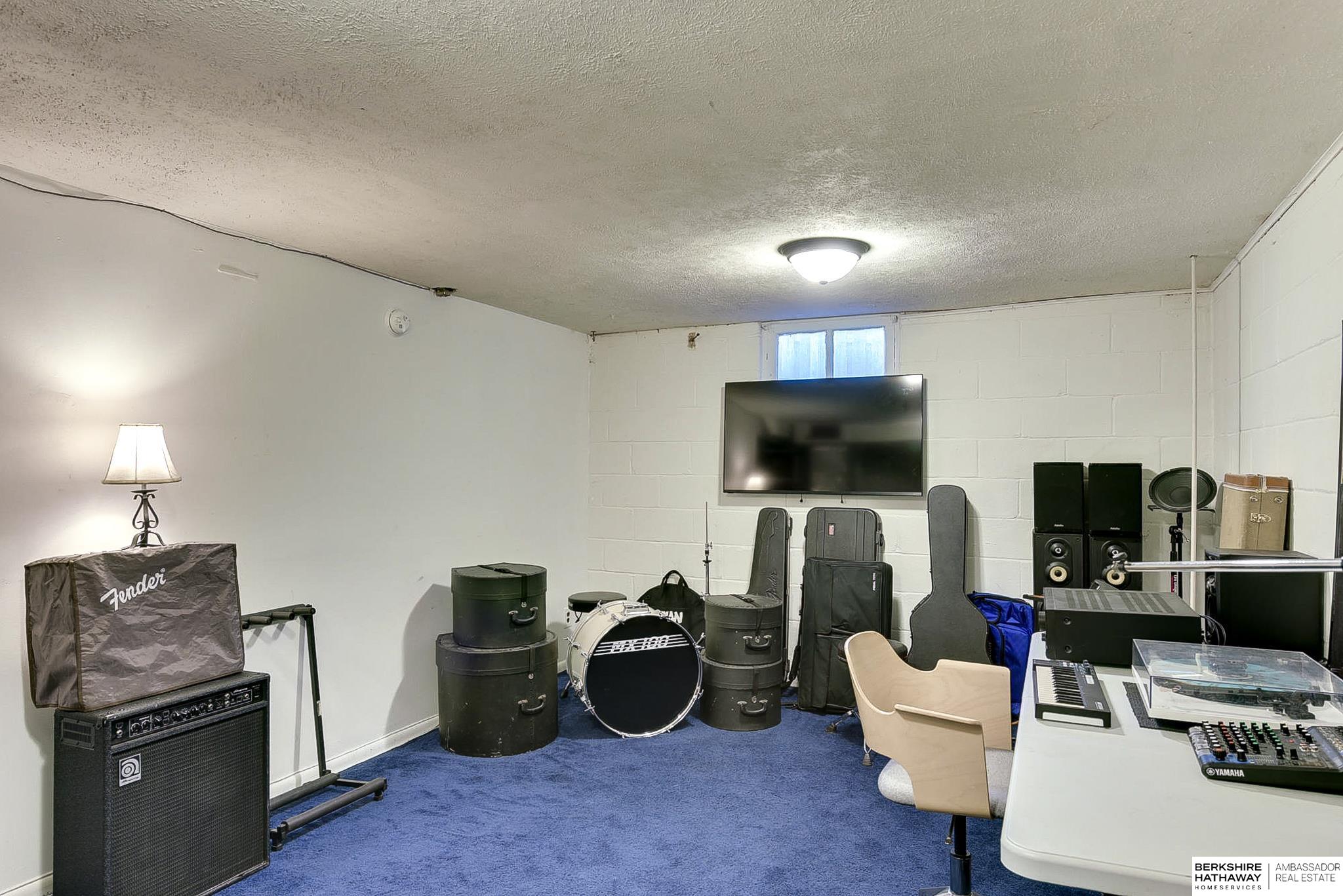 Omaha, Nebraska 68104, United States, 2 Bedrooms Bedrooms, ,1 BathroomBathrooms,Residential,Pending,94871