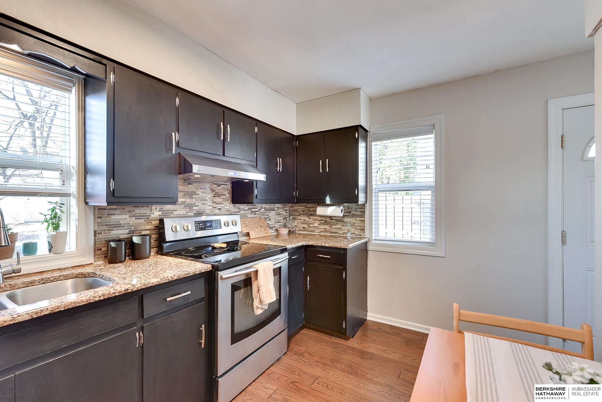 Omaha, Nebraska 68104, United States, 2 Bedrooms Bedrooms, ,1 BathroomBathrooms,Residential,Pending,94871