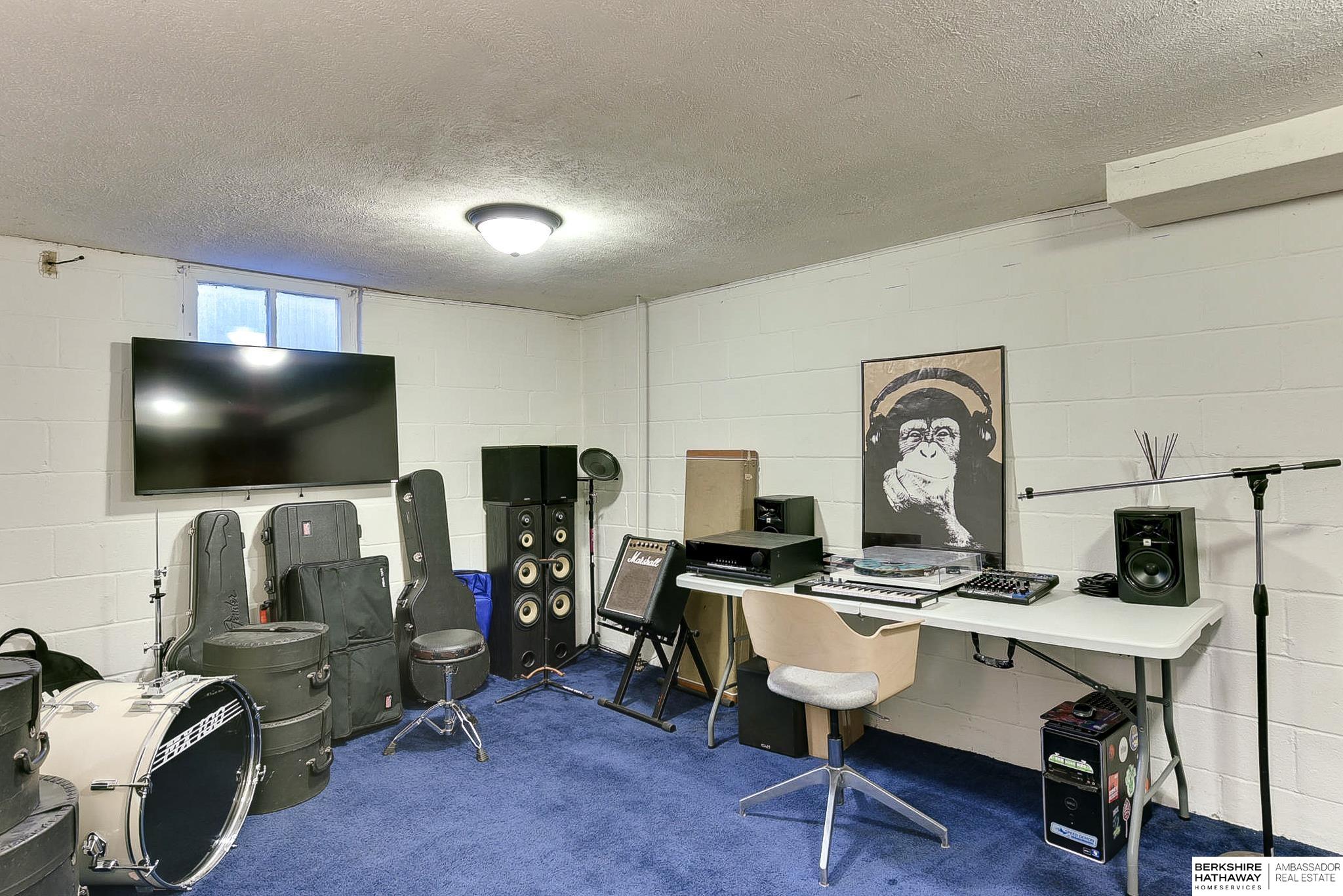 Omaha, Nebraska 68104, United States, 2 Bedrooms Bedrooms, ,1 BathroomBathrooms,Residential,Pending,94871