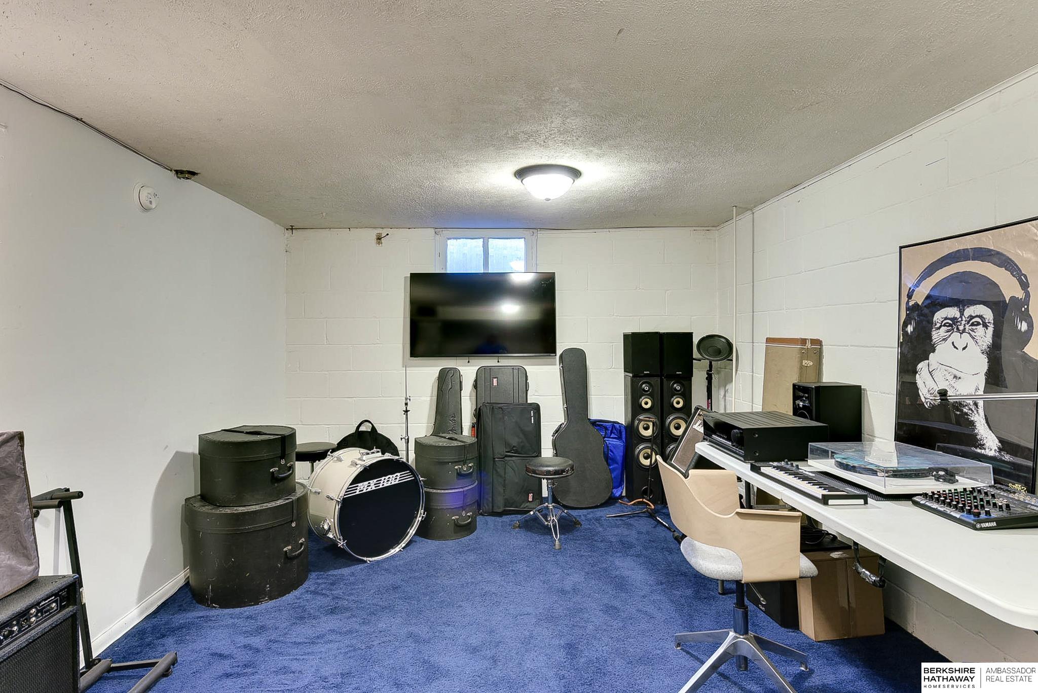 Omaha, Nebraska 68104, United States, 2 Bedrooms Bedrooms, ,1 BathroomBathrooms,Residential,Pending,94871