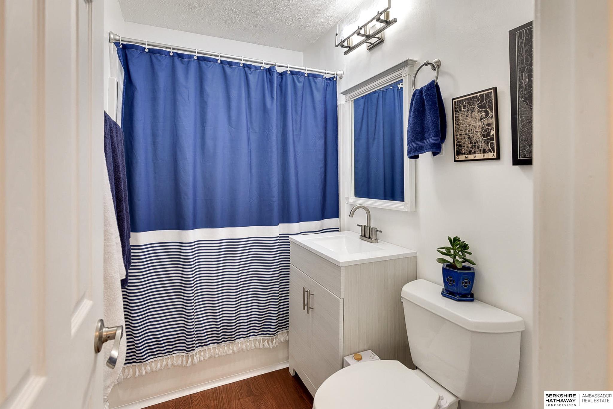 Omaha, Nebraska 68104, United States, 2 Bedrooms Bedrooms, ,1 BathroomBathrooms,Residential,Pending,94871