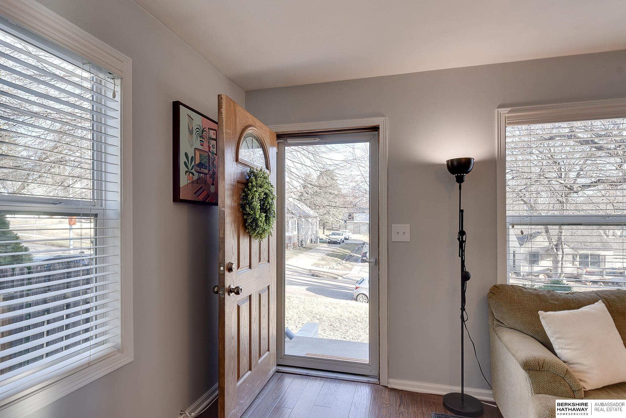 Omaha, Nebraska 68104, United States, 2 Bedrooms Bedrooms, ,1 BathroomBathrooms,Residential,Pending,94871