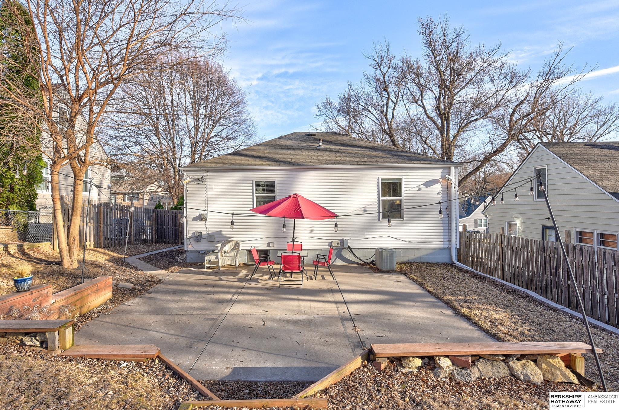 Omaha, Nebraska 68104, United States, 2 Bedrooms Bedrooms, ,1 BathroomBathrooms,Residential,Pending,94871