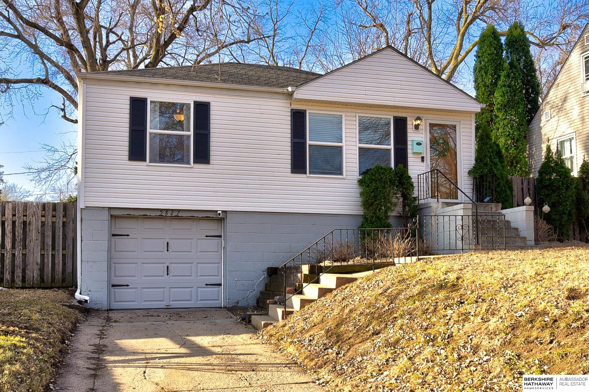 Omaha, Nebraska 68104, United States, 2 Bedrooms Bedrooms, ,1 BathroomBathrooms,Residential,Pending,94871