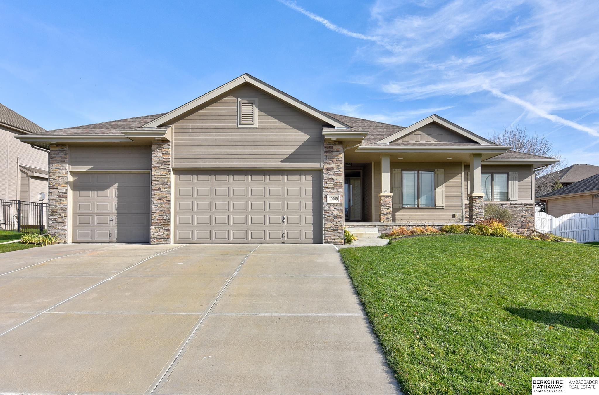 Papillion, Nebraska 68046, United States, 4 Bedrooms Bedrooms, ,3 BathroomsBathrooms,Residential,Active,23342