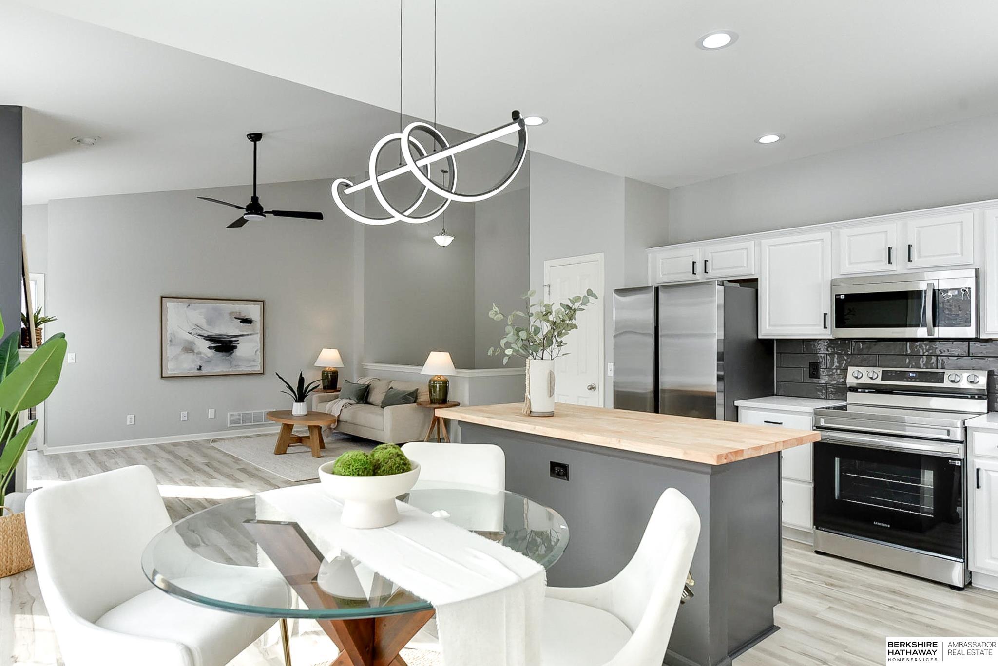 Papillion, Nebraska 68046, United States, 3 Bedrooms Bedrooms, ,2 BathroomsBathrooms,Residential,Pending,84651