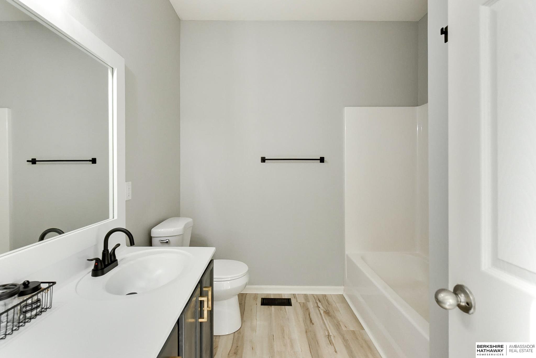 Papillion, Nebraska 68046, United States, 3 Bedrooms Bedrooms, ,2 BathroomsBathrooms,Residential,Pending,84651