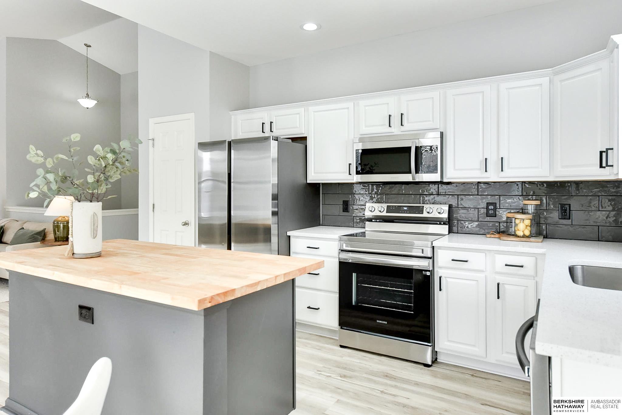 Papillion, Nebraska 68046, United States, 3 Bedrooms Bedrooms, ,2 BathroomsBathrooms,Residential,Pending,84651