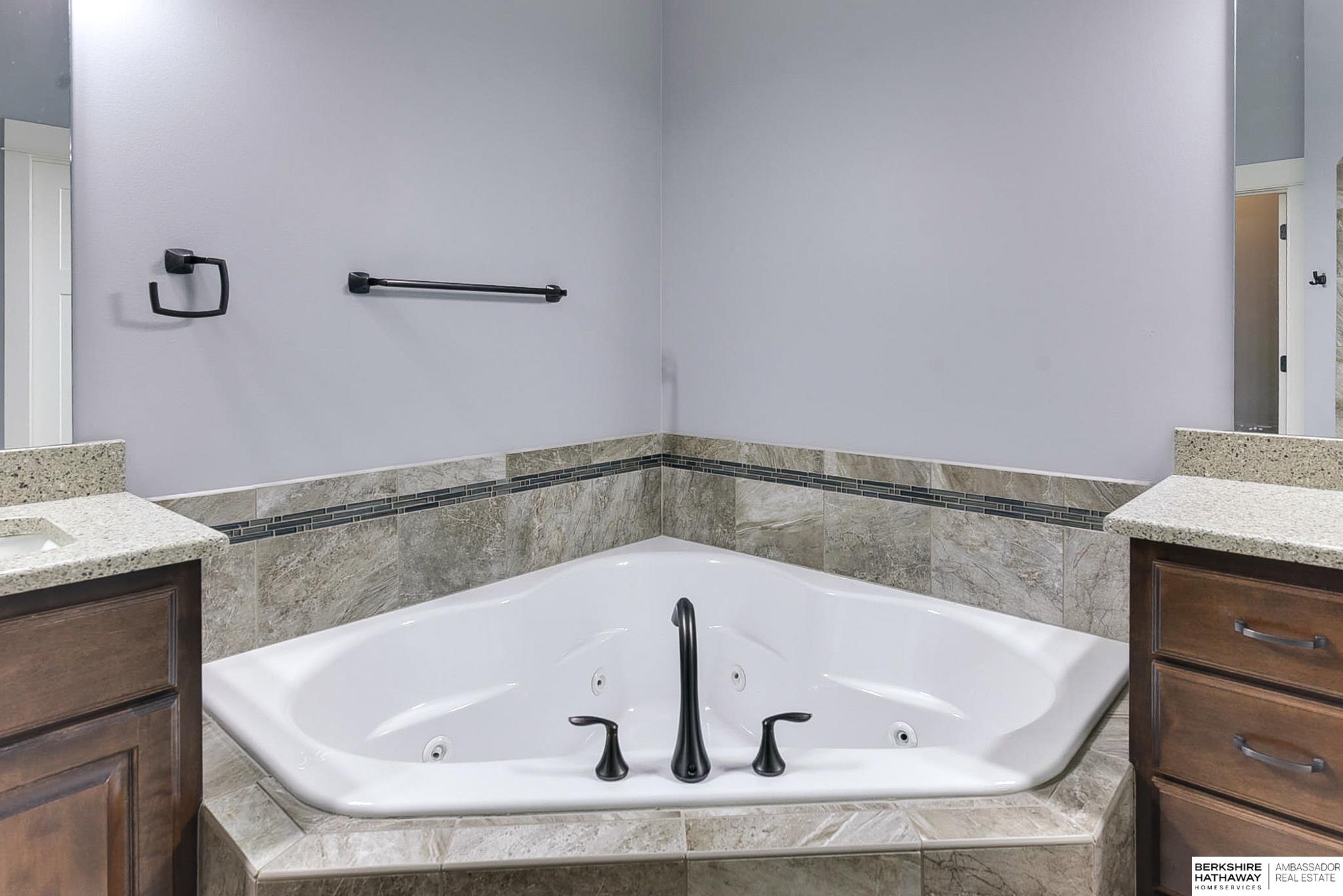 Elkhorn, Nebraska 68022, United States, 4 Bedrooms Bedrooms, ,3 BathroomsBathrooms,Residential,Pending,9315