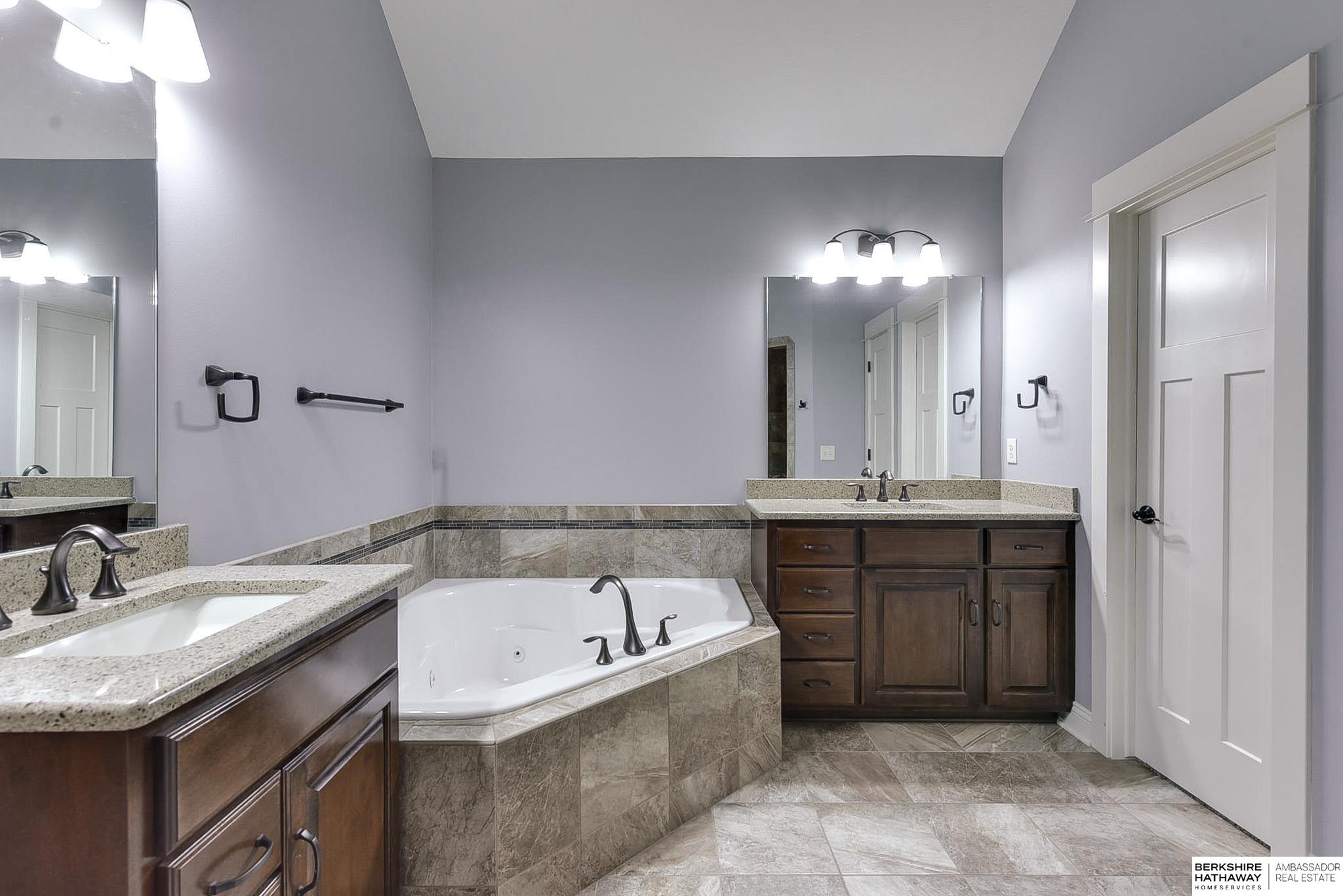 Elkhorn, Nebraska 68022, United States, 4 Bedrooms Bedrooms, ,3 BathroomsBathrooms,Residential,Pending,9315