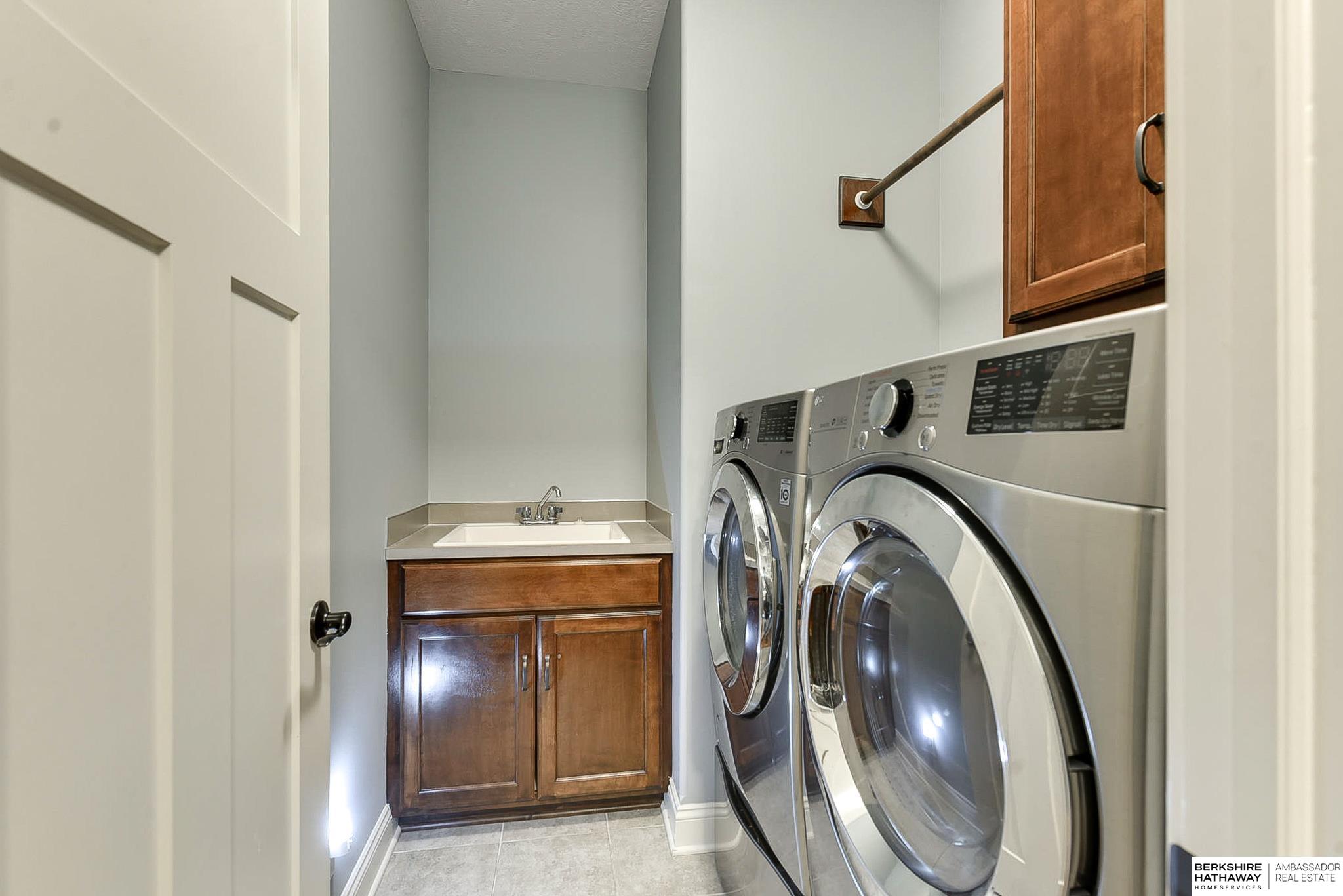 Elkhorn, Nebraska 68022, United States, 4 Bedrooms Bedrooms, ,3 BathroomsBathrooms,Residential,Pending,9315