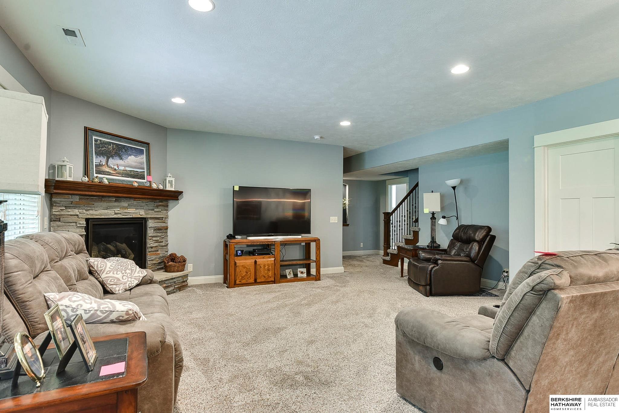 Elkhorn, Nebraska 68022, United States, 4 Bedrooms Bedrooms, ,3 BathroomsBathrooms,Residential,Pending,9315