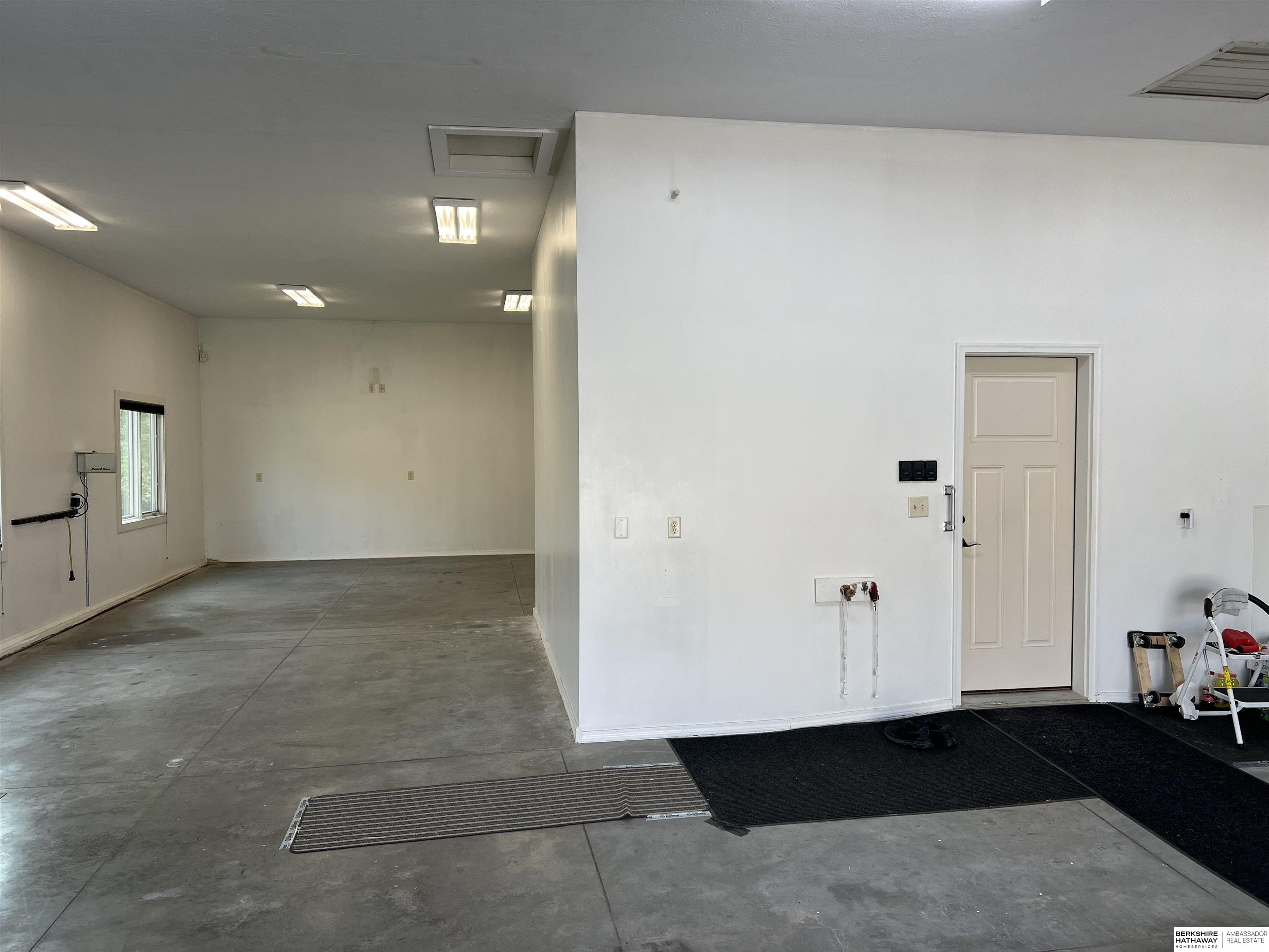 Elkhorn, Nebraska 68022, United States, 4 Bedrooms Bedrooms, ,3 BathroomsBathrooms,Residential,Pending,9315