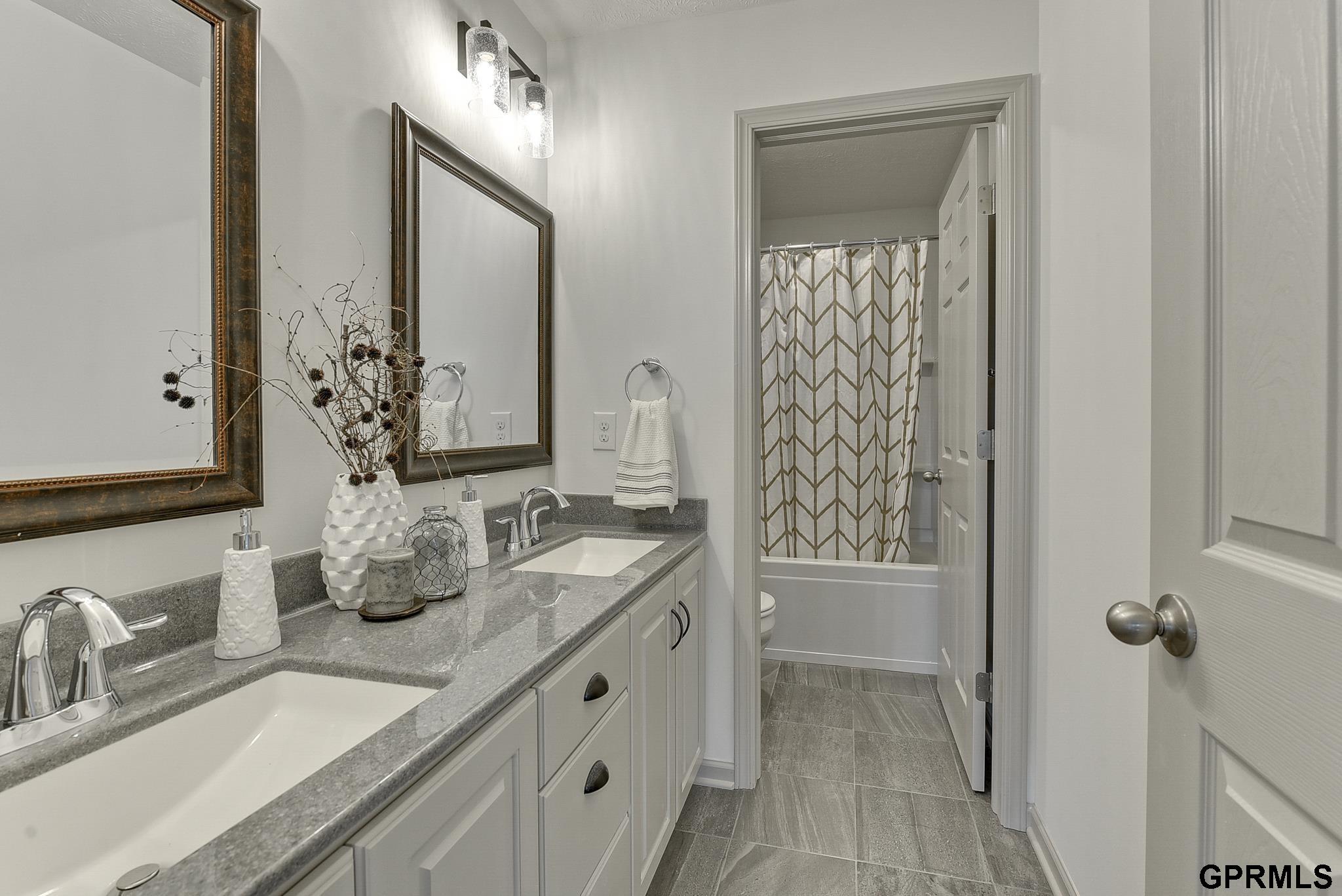 Elkhorn, Nebraska 68022, United States, 4 Bedrooms Bedrooms, ,3 BathroomsBathrooms,Residential,Active,23780