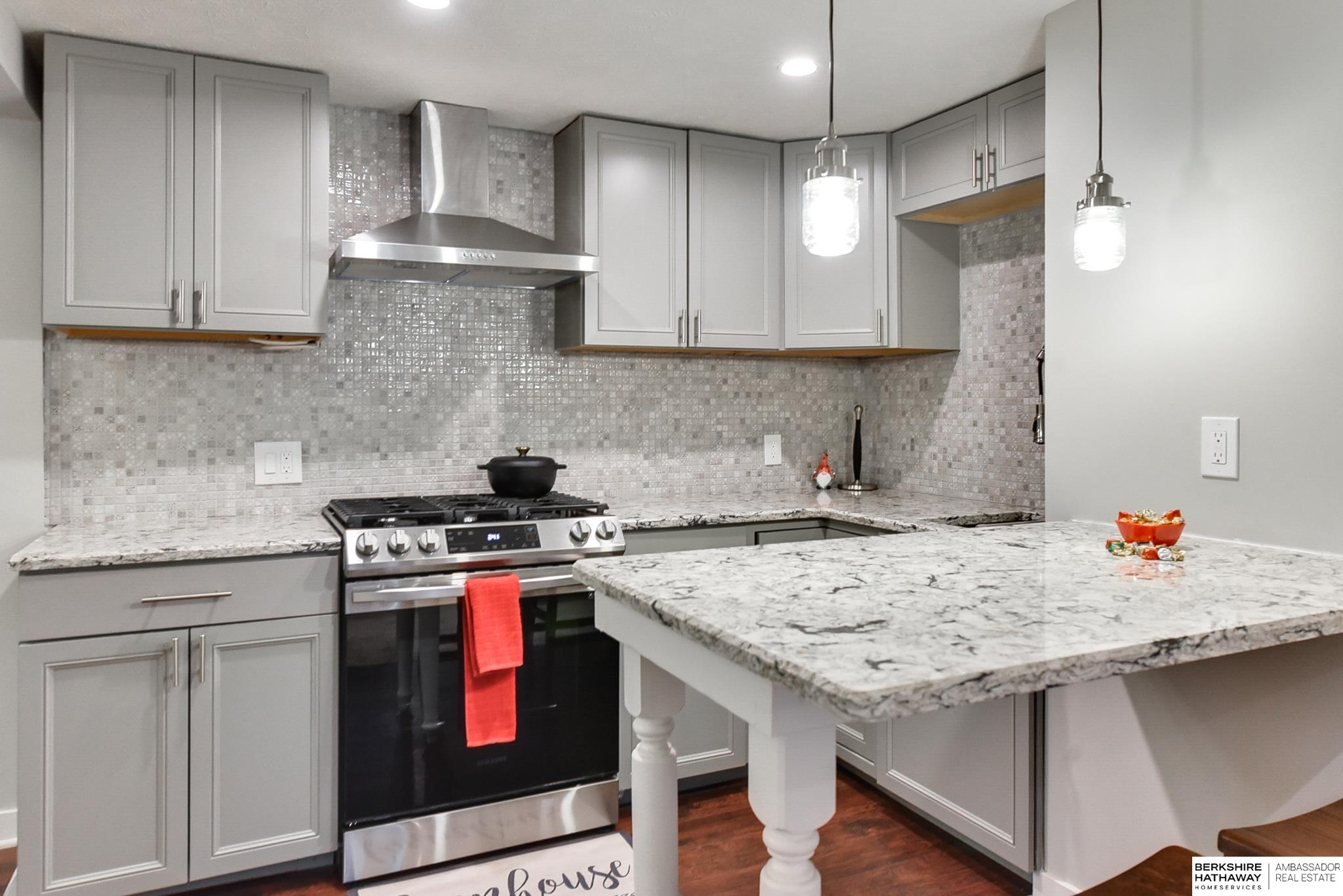 Omaha, Nebraska 68104, United States, 2 Bedrooms Bedrooms, ,1 BathroomBathrooms,Residential,Pending,80778