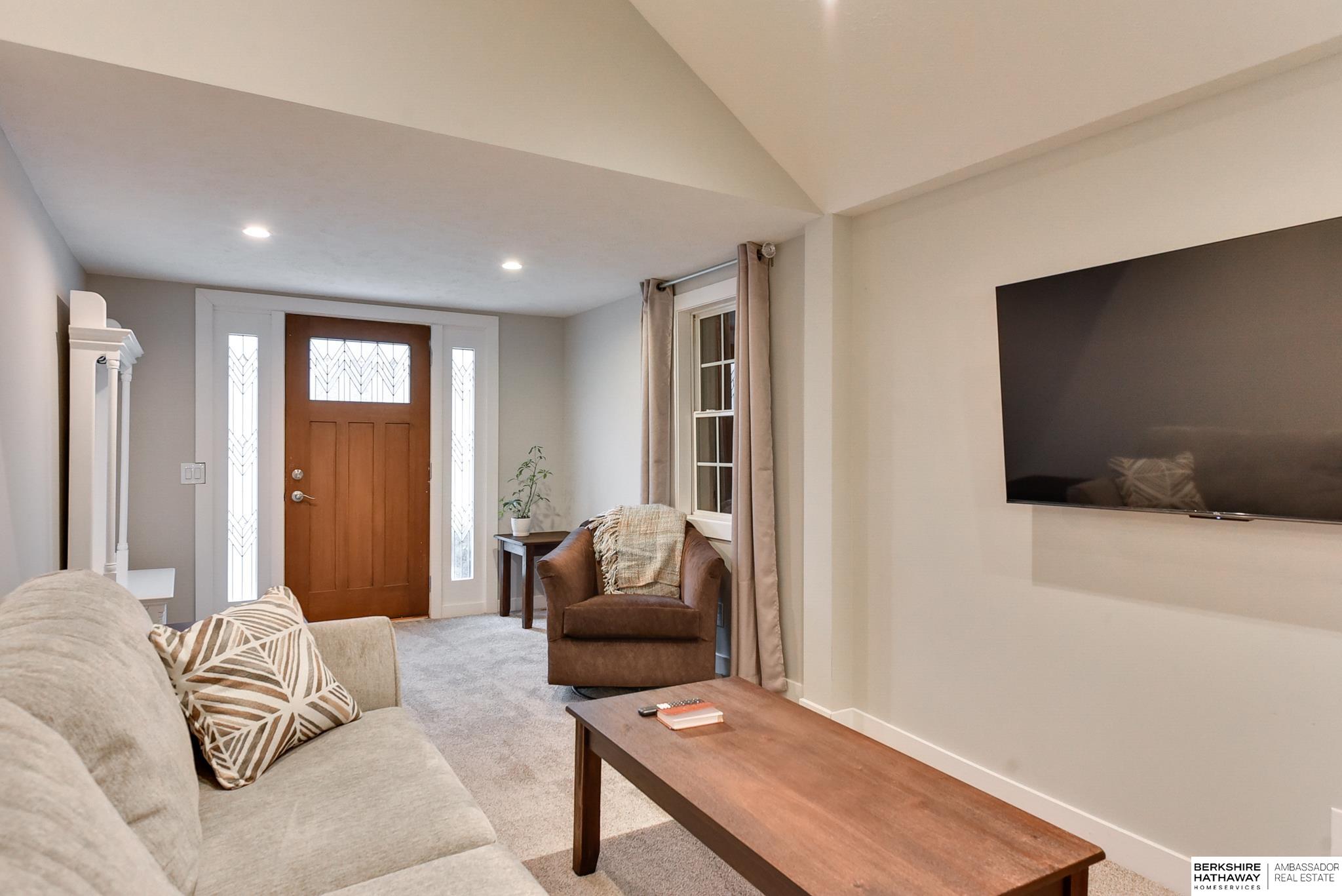 Omaha, Nebraska 68104, United States, 2 Bedrooms Bedrooms, ,1 BathroomBathrooms,Residential,Pending,80778