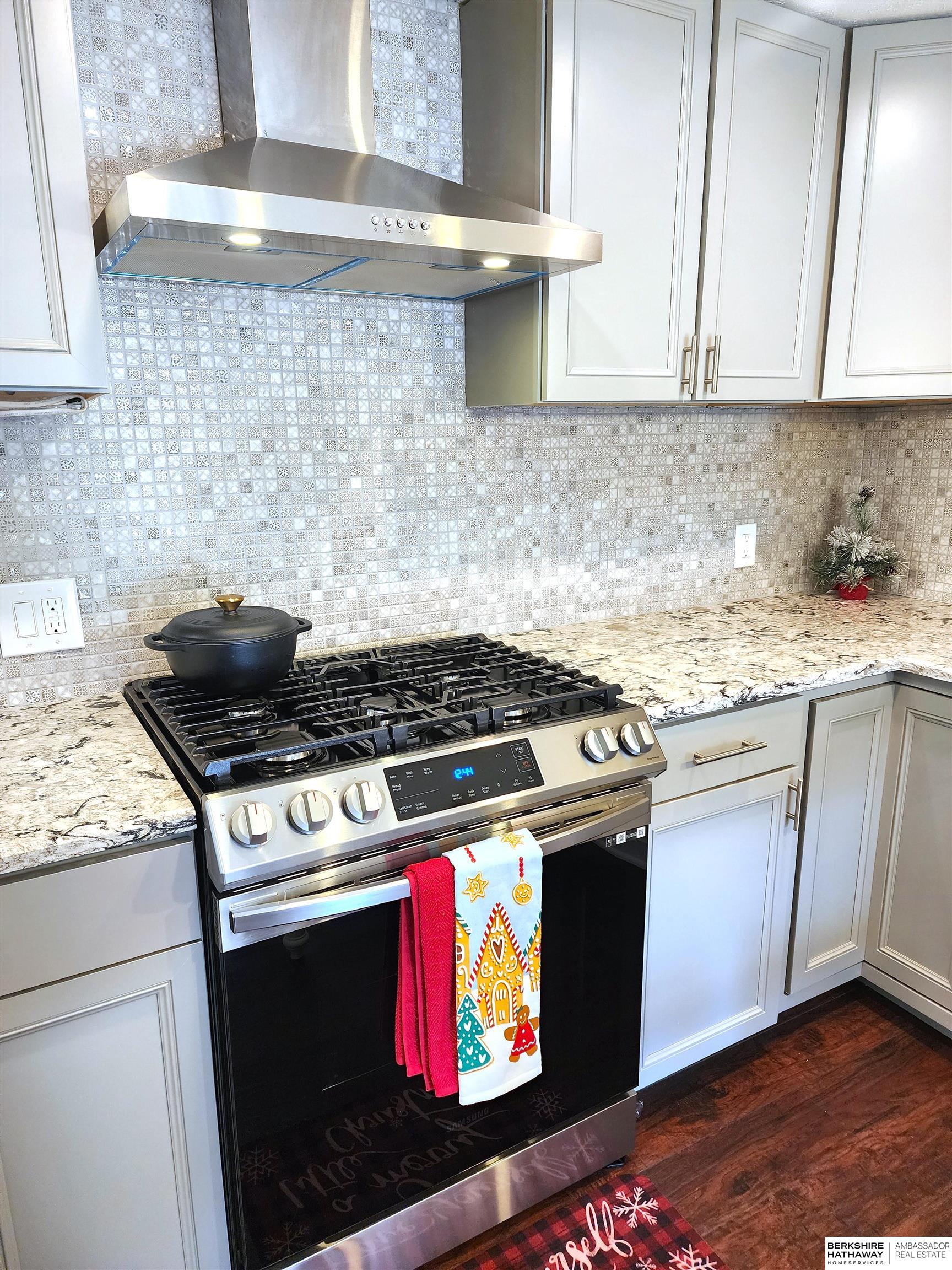 Omaha, Nebraska 68104, United States, 2 Bedrooms Bedrooms, ,1 BathroomBathrooms,Residential,Pending,80778