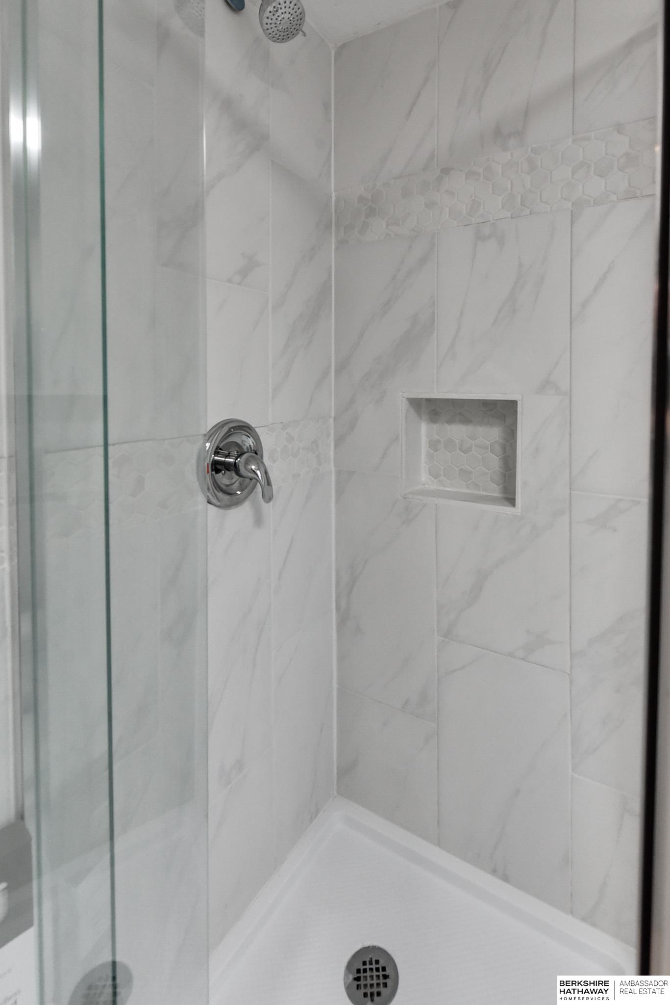 Omaha, Nebraska 68104, United States, 2 Bedrooms Bedrooms, ,1 BathroomBathrooms,Residential,Pending,80778