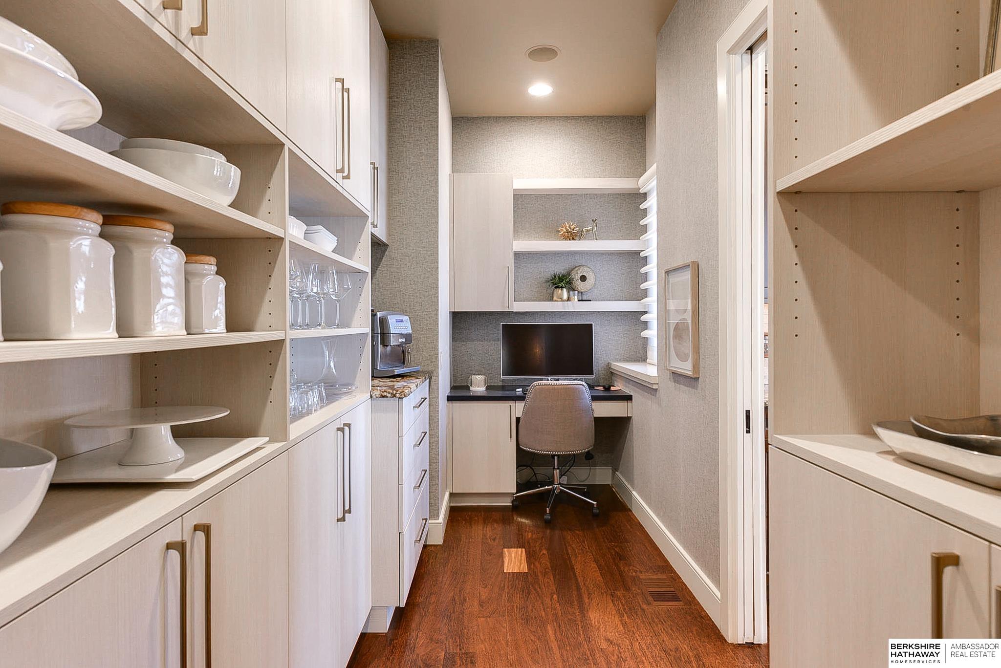 Omaha, Nebraska 68130, United States, 6 Bedrooms Bedrooms, ,7 BathroomsBathrooms,Residential,Active,93664