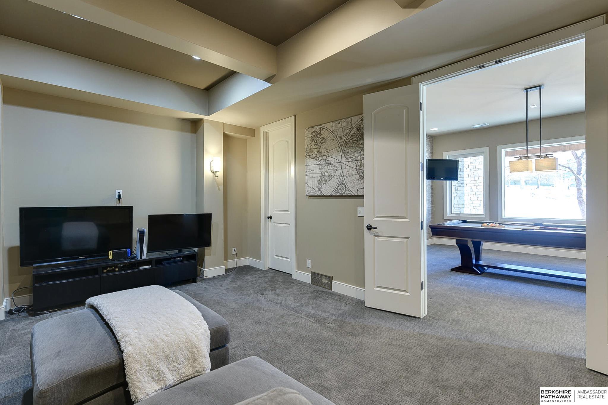 Omaha, Nebraska 68130, United States, 6 Bedrooms Bedrooms, ,7 BathroomsBathrooms,Residential,Active,93664