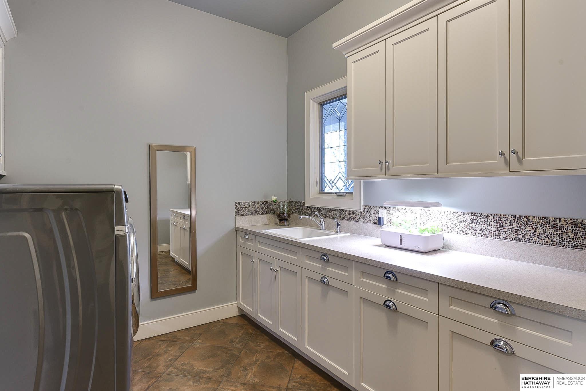 Omaha, Nebraska 68130, United States, 6 Bedrooms Bedrooms, ,7 BathroomsBathrooms,Residential,Active,93664