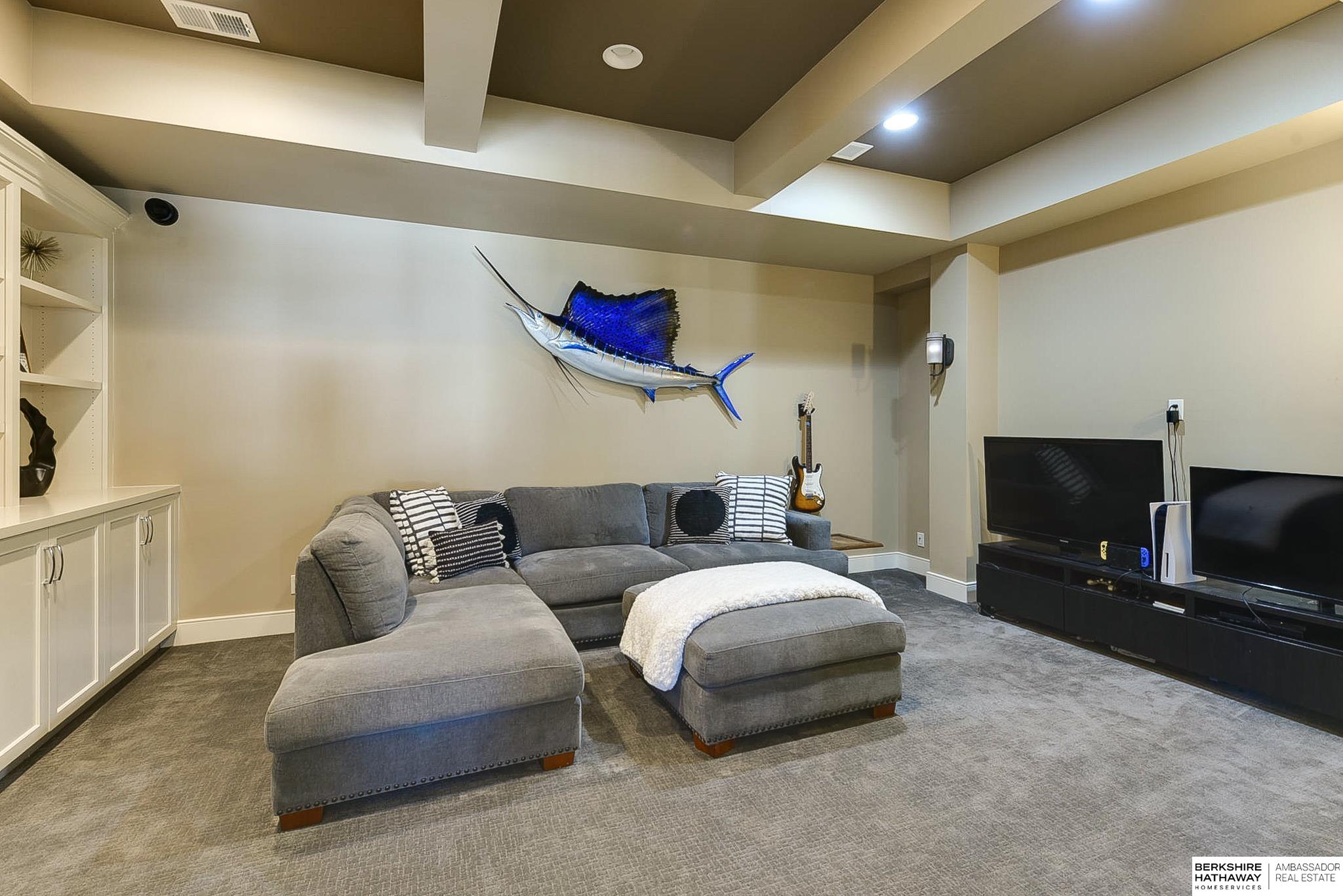 Omaha, Nebraska 68130, United States, 6 Bedrooms Bedrooms, ,7 BathroomsBathrooms,Residential,Active,93664