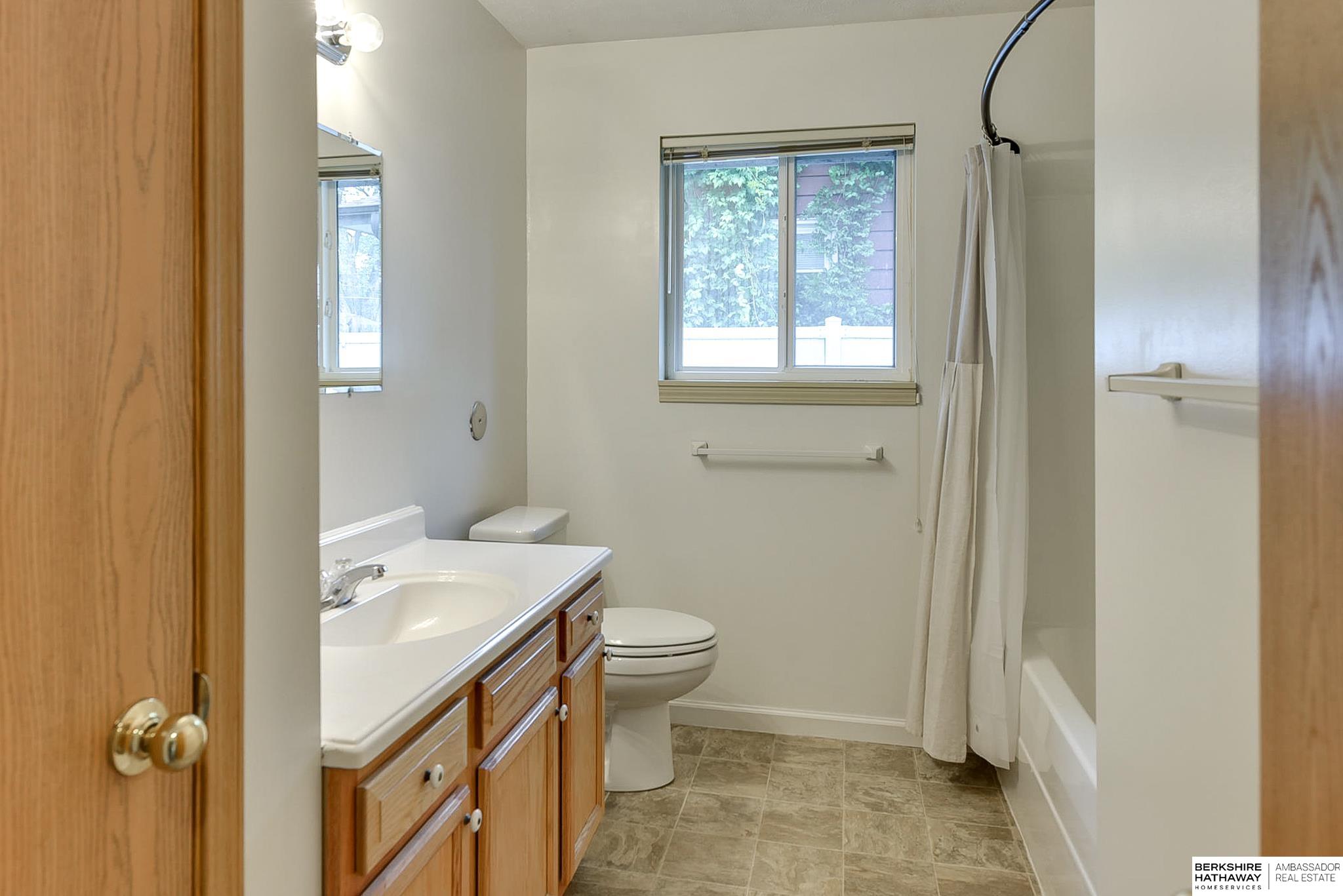 Bellevue, Nebraska 68005, United States, 3 Bedrooms Bedrooms, ,1 BathroomBathrooms,Residential,Pending,28135