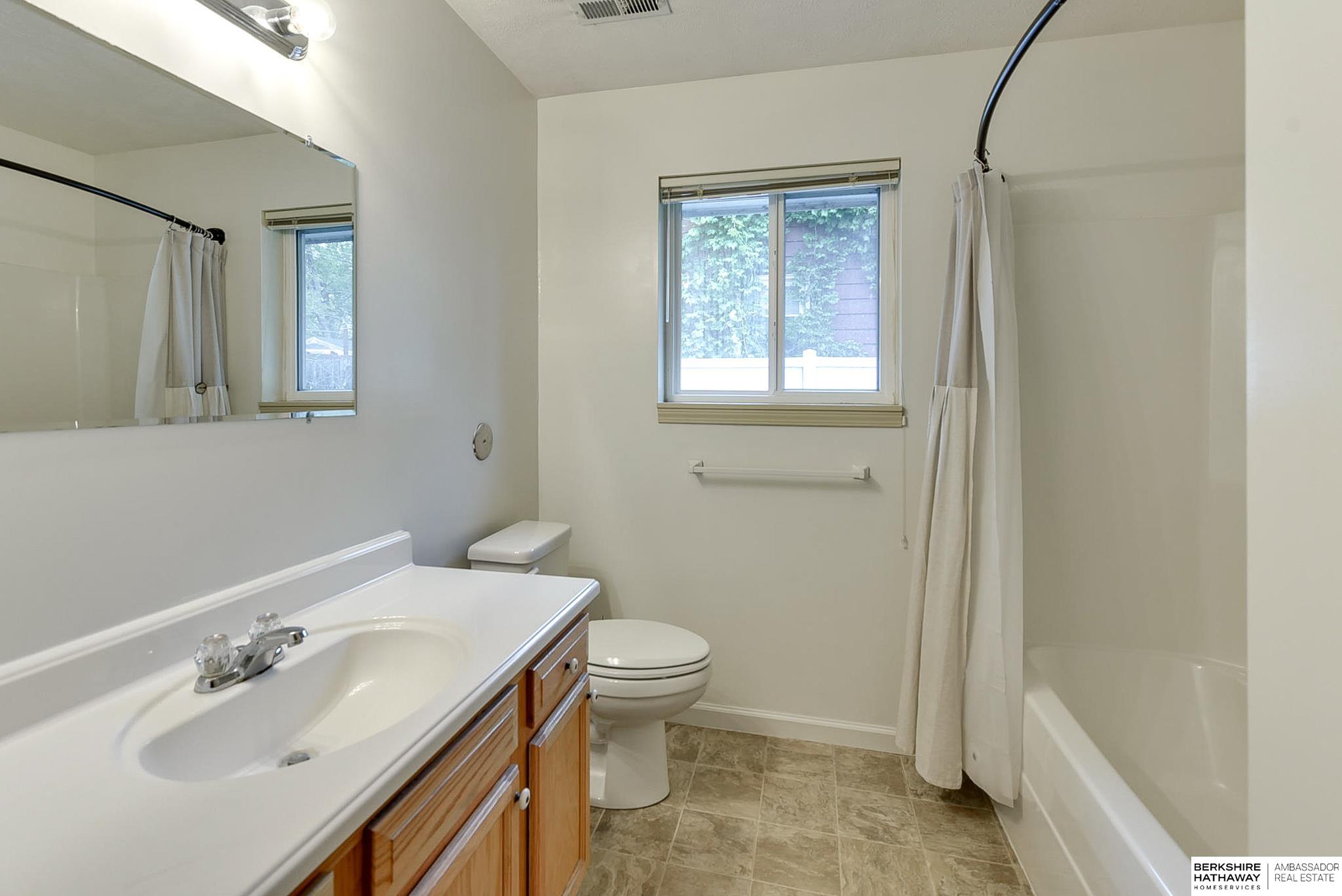 Bellevue, Nebraska 68005, United States, 3 Bedrooms Bedrooms, ,1 BathroomBathrooms,Residential,Pending,28135